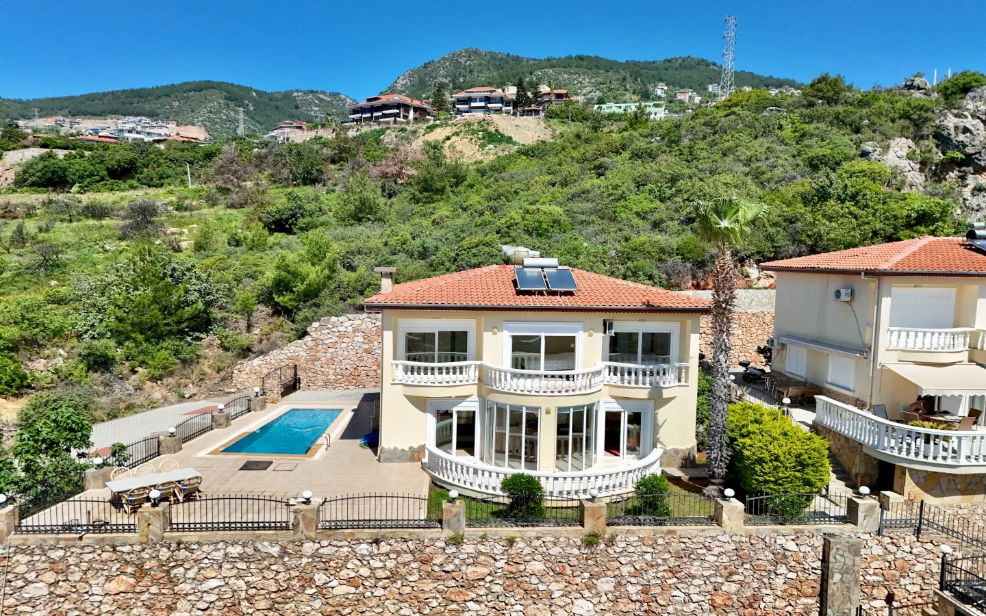 Diamond Garden Villa – Özel Havuzlu ve Deniz Manzaralı Geniş 3 Yatak Odalı Villa