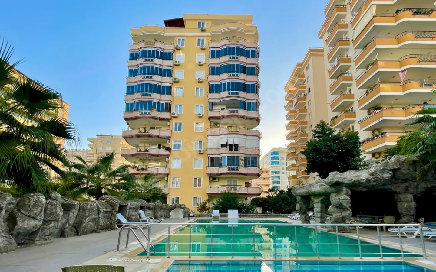 Zeyma Residence – Mahmutlar'da Deniz Manzaralı Eşyalı Satılık Daire