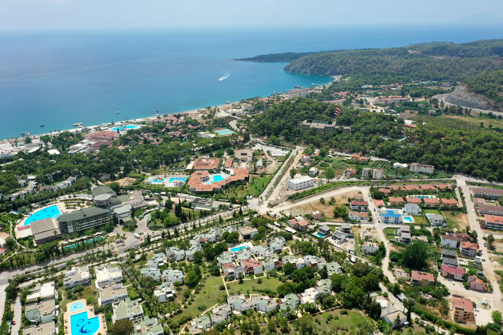 KEMER ÇAMYUVA'DA LÜKS VİLLA DENİZE 300 M MESAFEDE