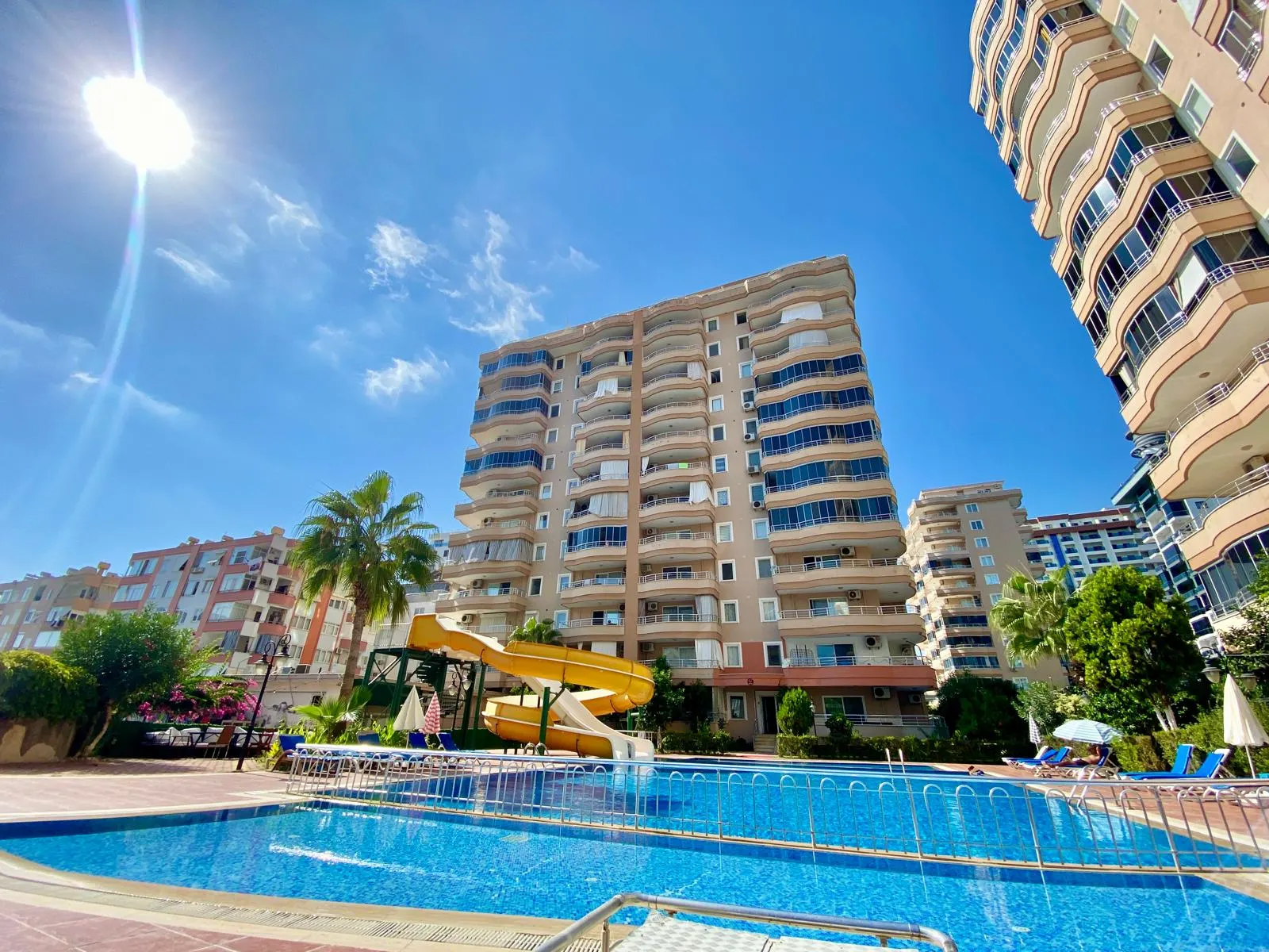 ALANYA MAHMUTLARDA HAVUZ MANZARALI 2+1 SATILIK DAİRE