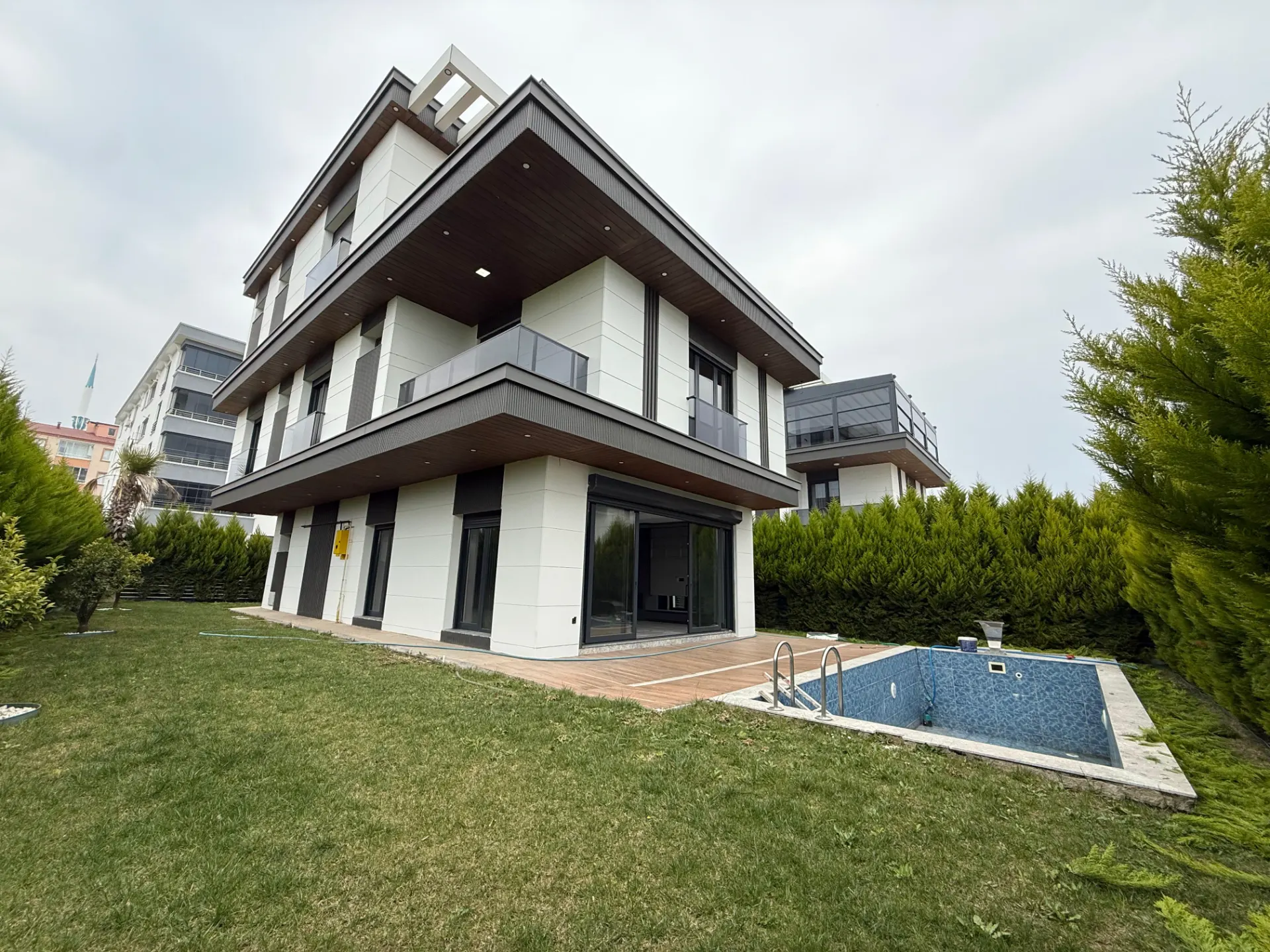 SAMSUN /ATAKUM TAFLAN MEVKİİ LÜKS 4+1 SAUNALI HAVUZLU SATILIK VİLLA