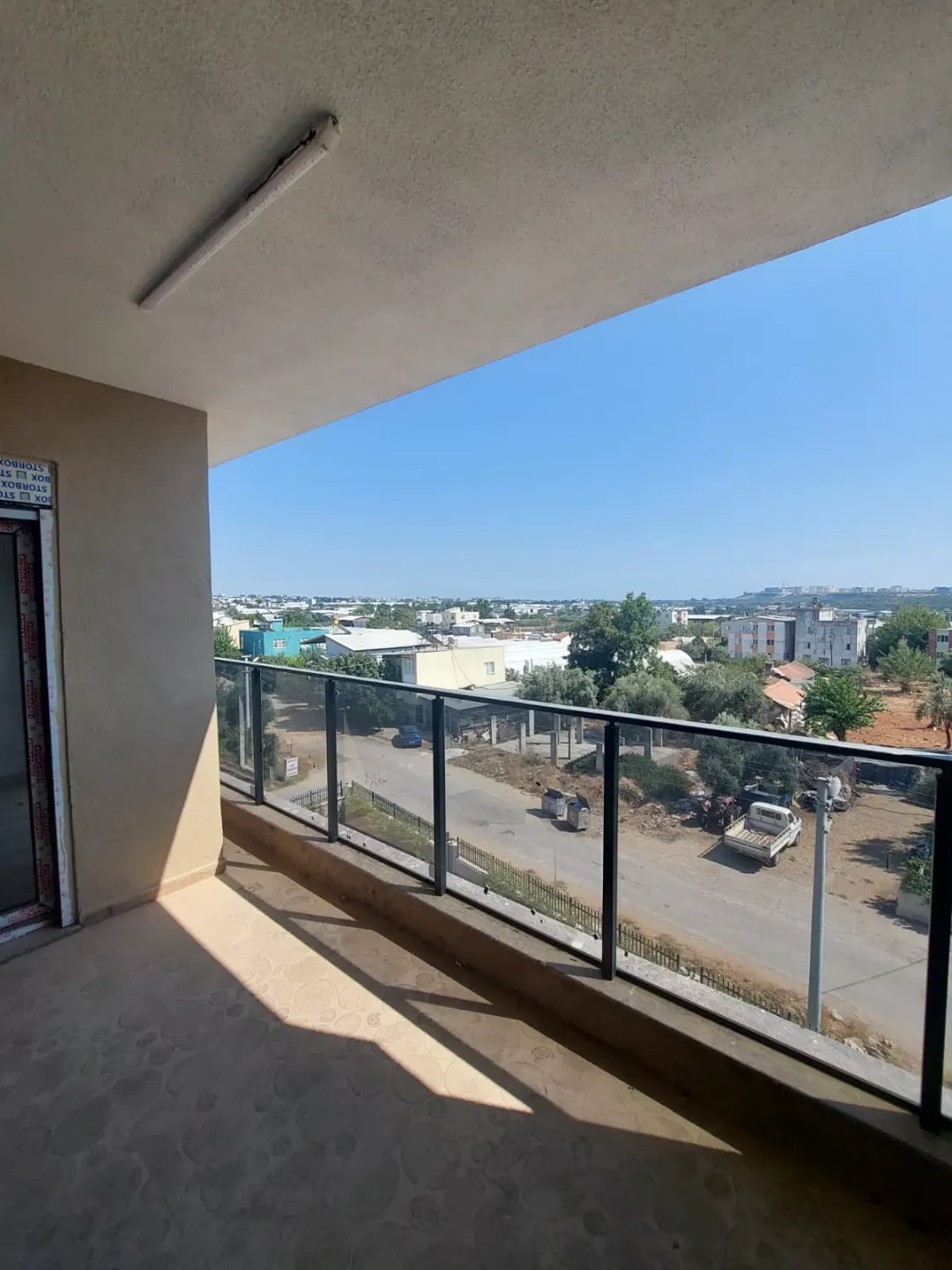 GÜZELYURT'TA SIFIR HAVUZLU VE OTOPARKLI KİRALIK 1+1 DAİRE