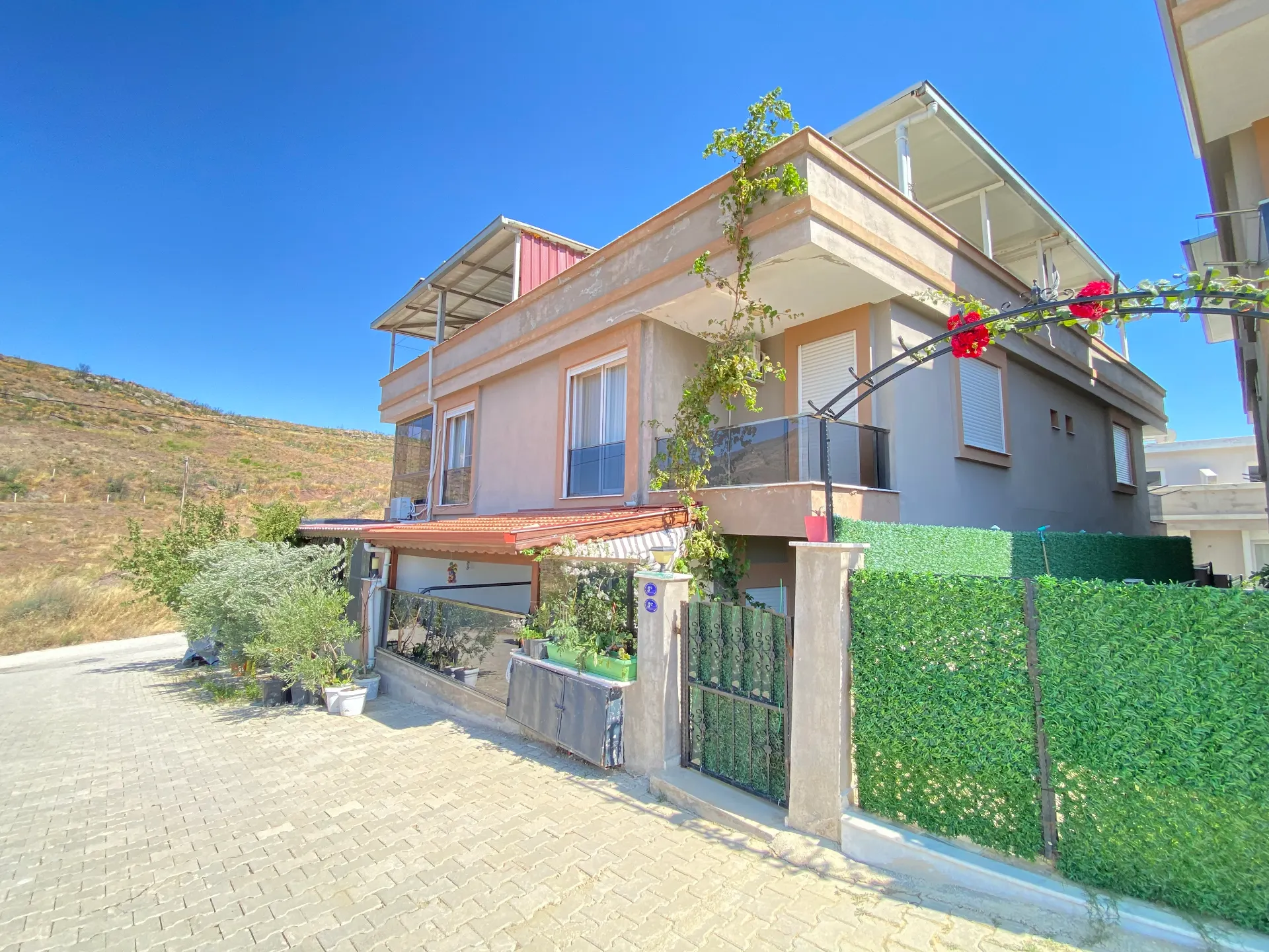 Seferihisar Payamlı'da, Isı Pompalı, Masrafsız Müstakil Köşe Satılık 3+1 Villa