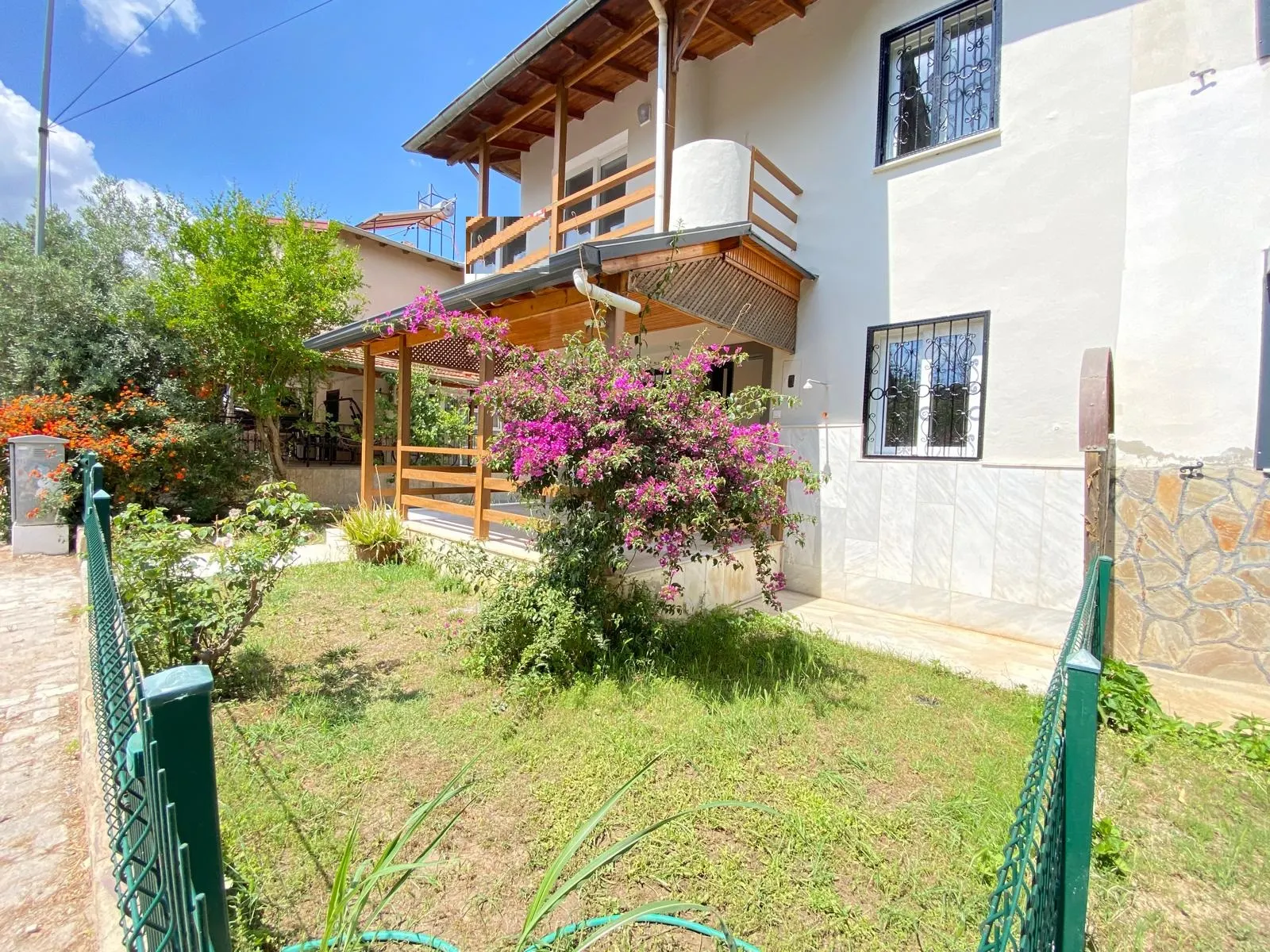 Seferihisar Ürkmez Mersin Alanı'nda Denize 250m • Sıfırlanmış Lüks Satılık 3+1 Villa!