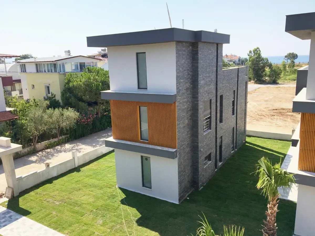 Seferihisar Ürkmez'de deniz tarafında tek müstakil havuzlu satılık 3+1 villa