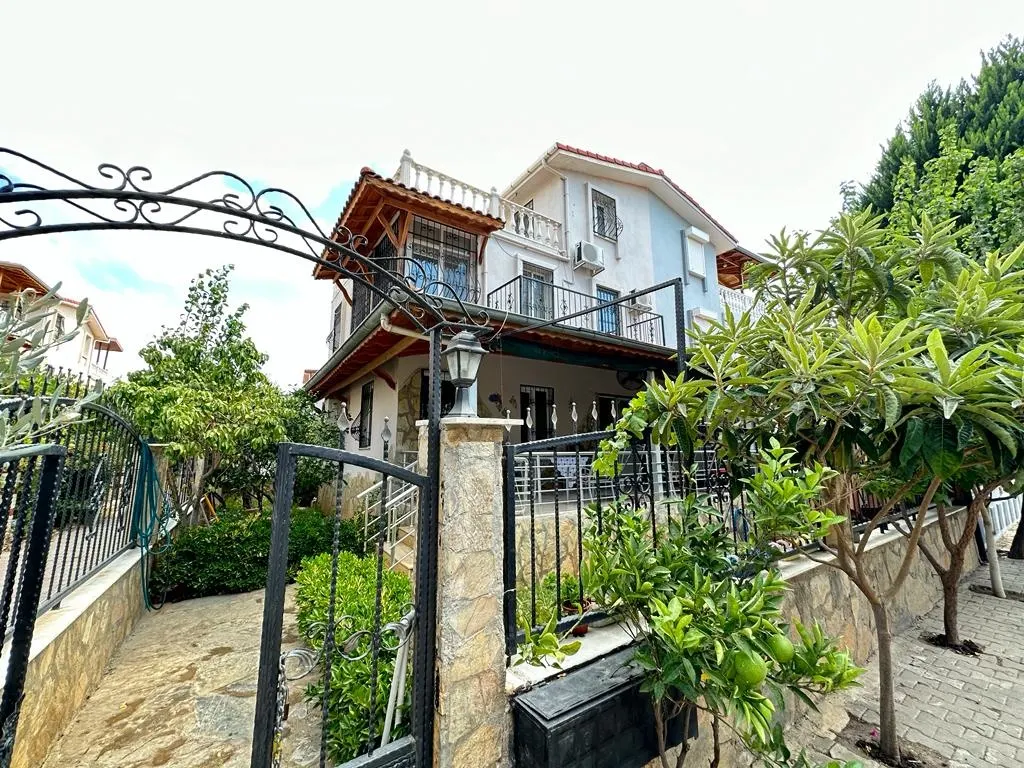 Seferihisar Ürkmez Bengiler'de Denize 100m, lüks 4+1 Müstakil Villa