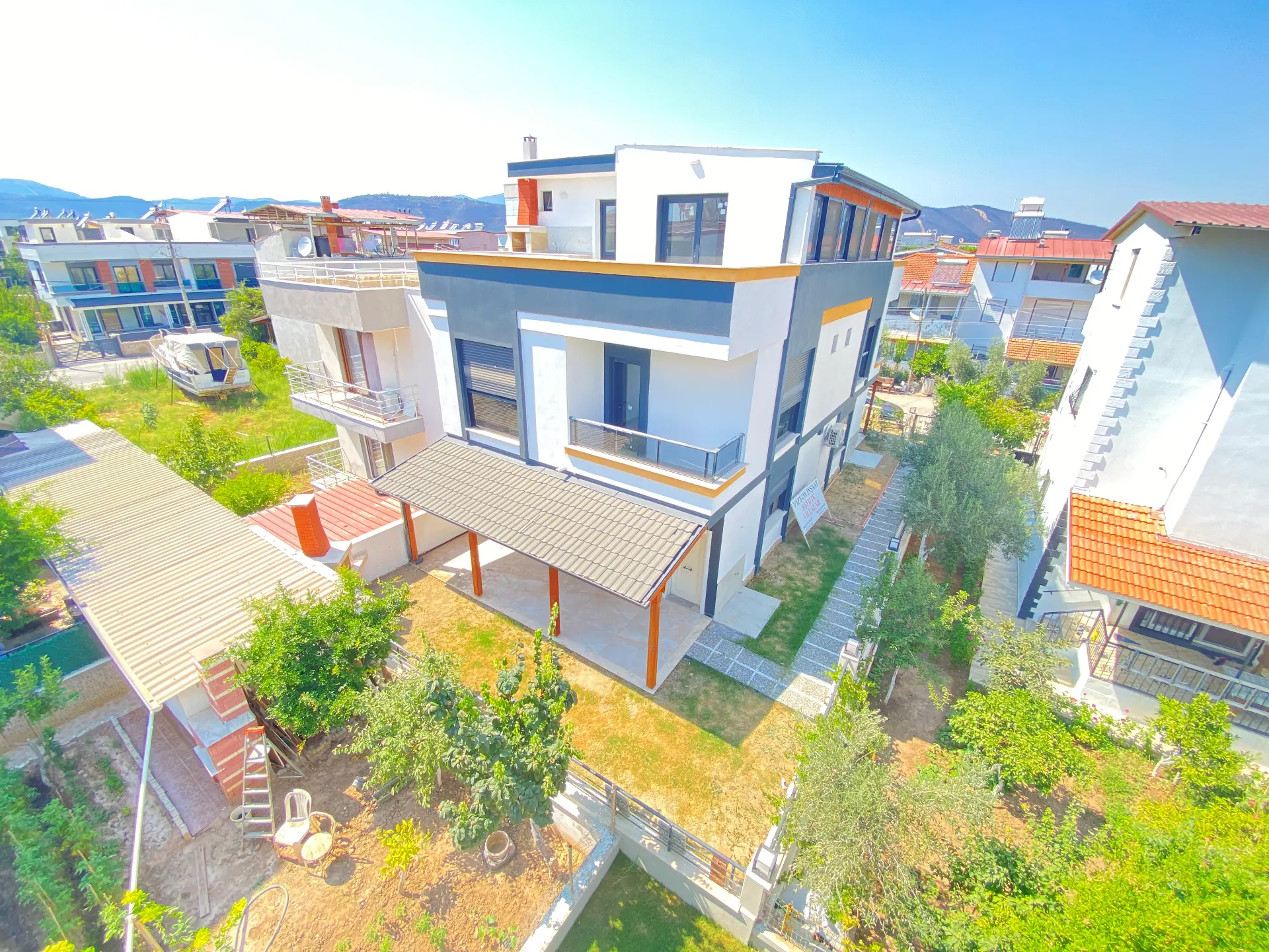 Seferihisar Doğanbeyde Deniz Yakın Bahçeli Satılık 3+1 Villa
