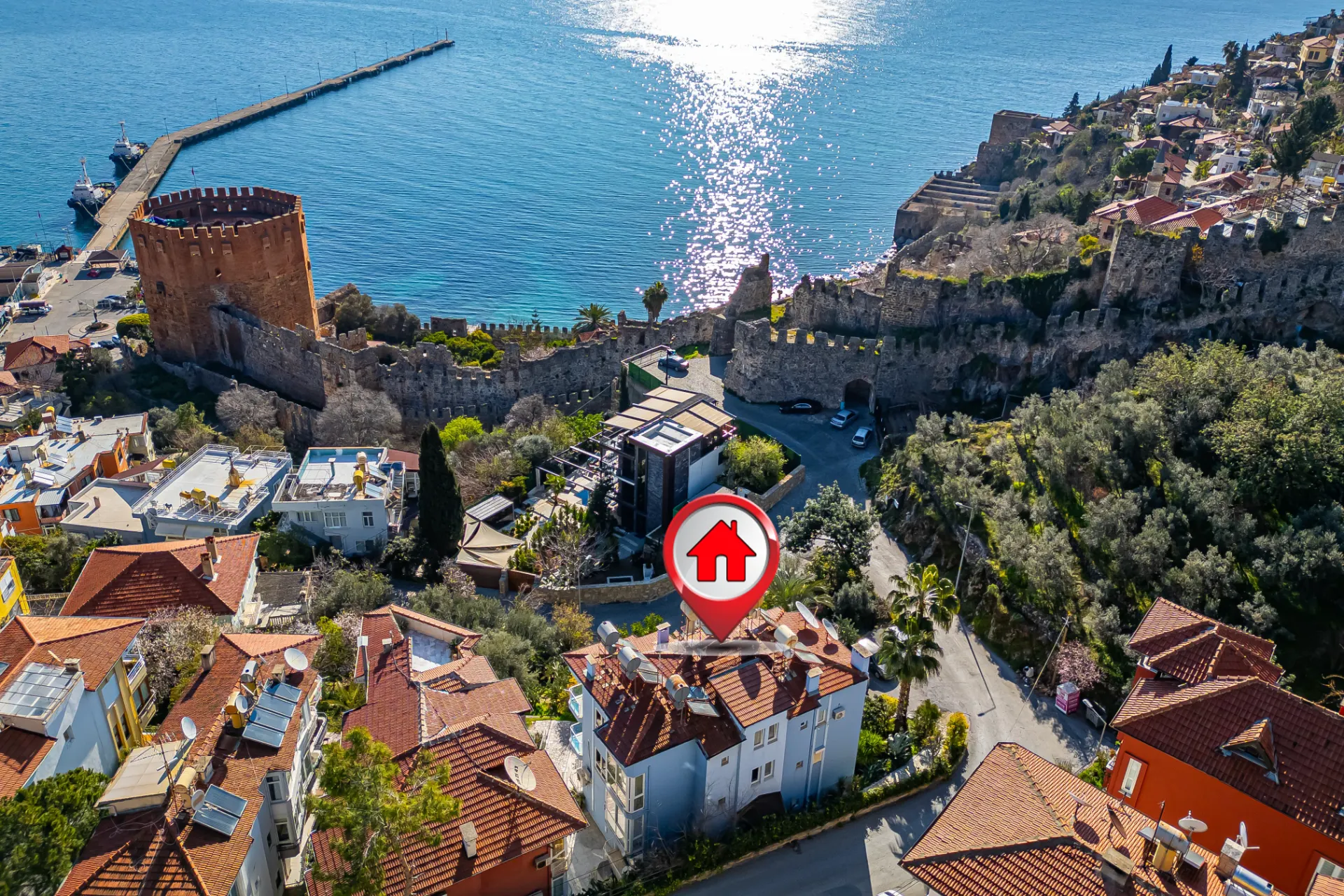 Alanya Kalesi'nde Deniz Manzaralı 1+1 Daire