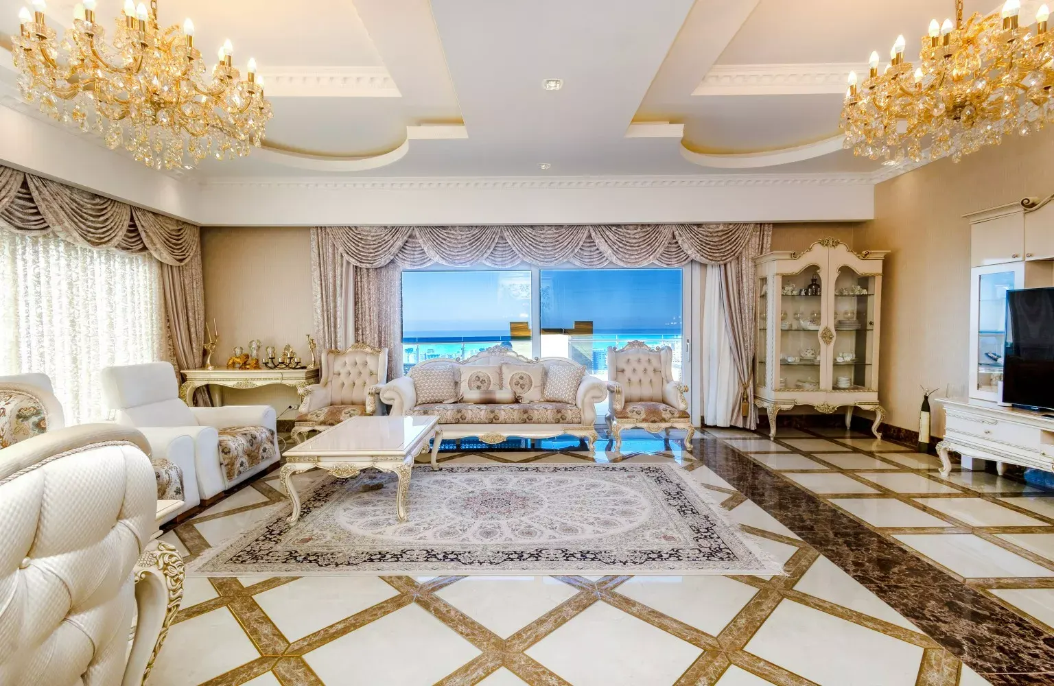 Alanya, Mahmutlar satılık 3+1 ayrı mutfak kral daire