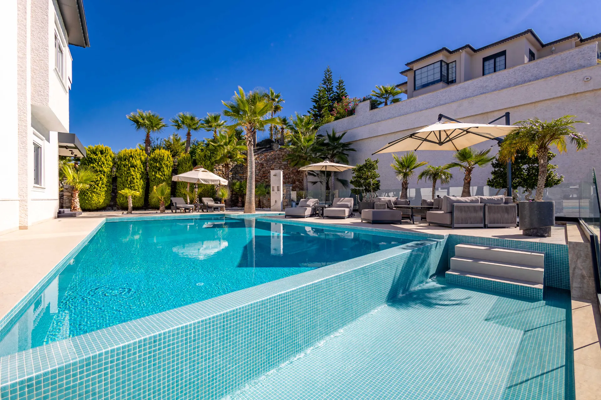 Antalya Alanya'da Satılık 3+1 Müstakil Villa
