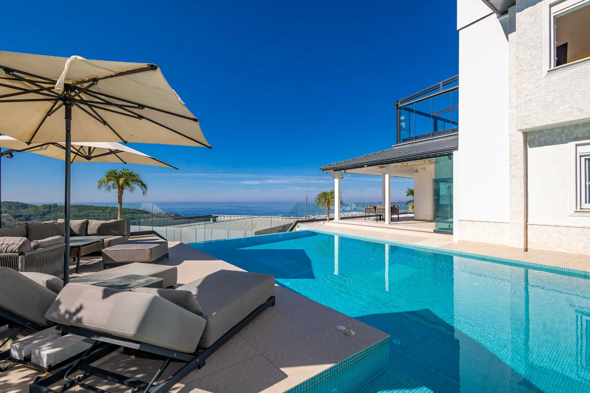 Antalya Alanya'da Satılık 3+1 Müstakil Villa