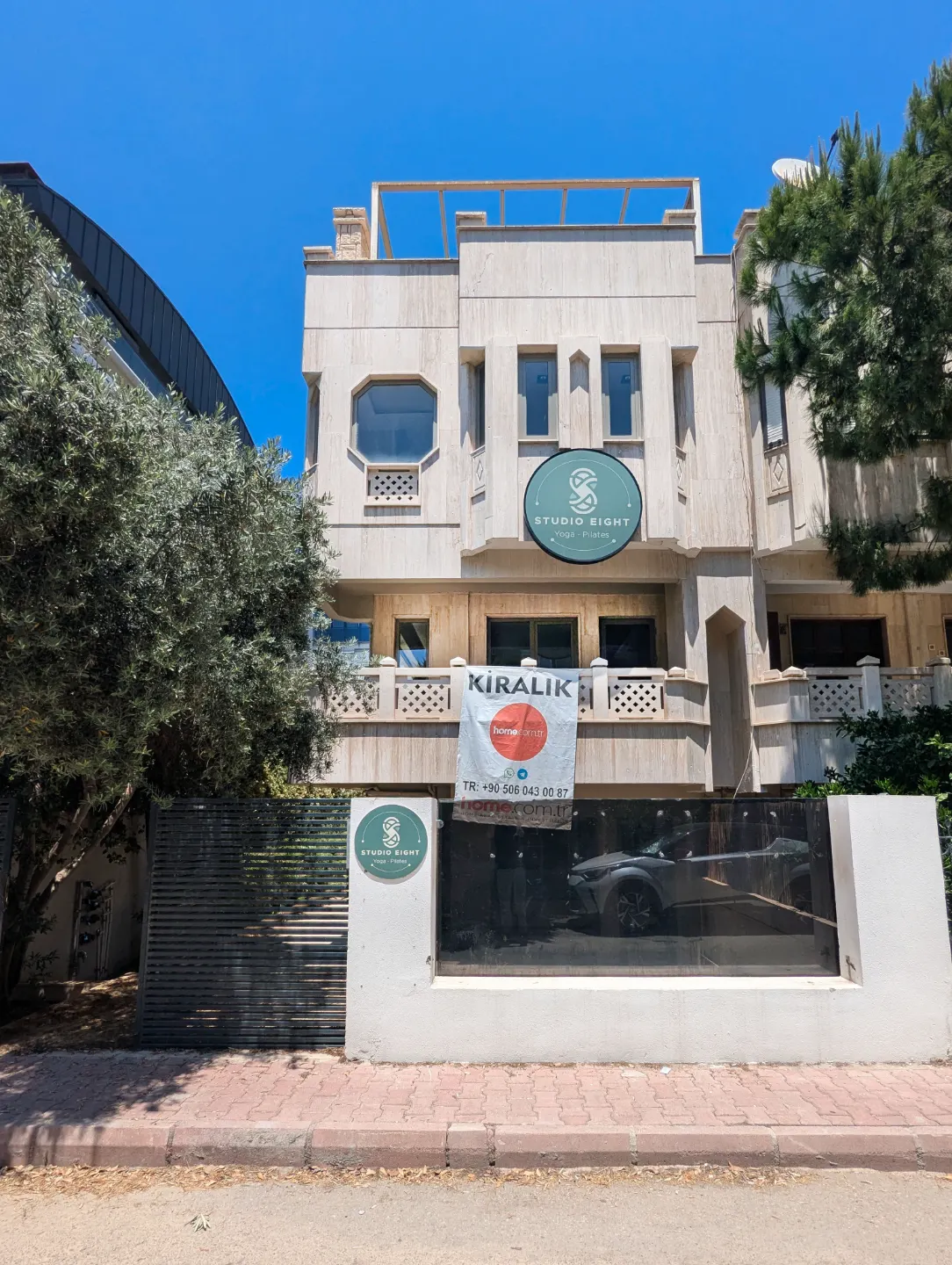 Antalya Lara Barınaklar Bölgesinde Bulunan Komple Kiralık Bina,
