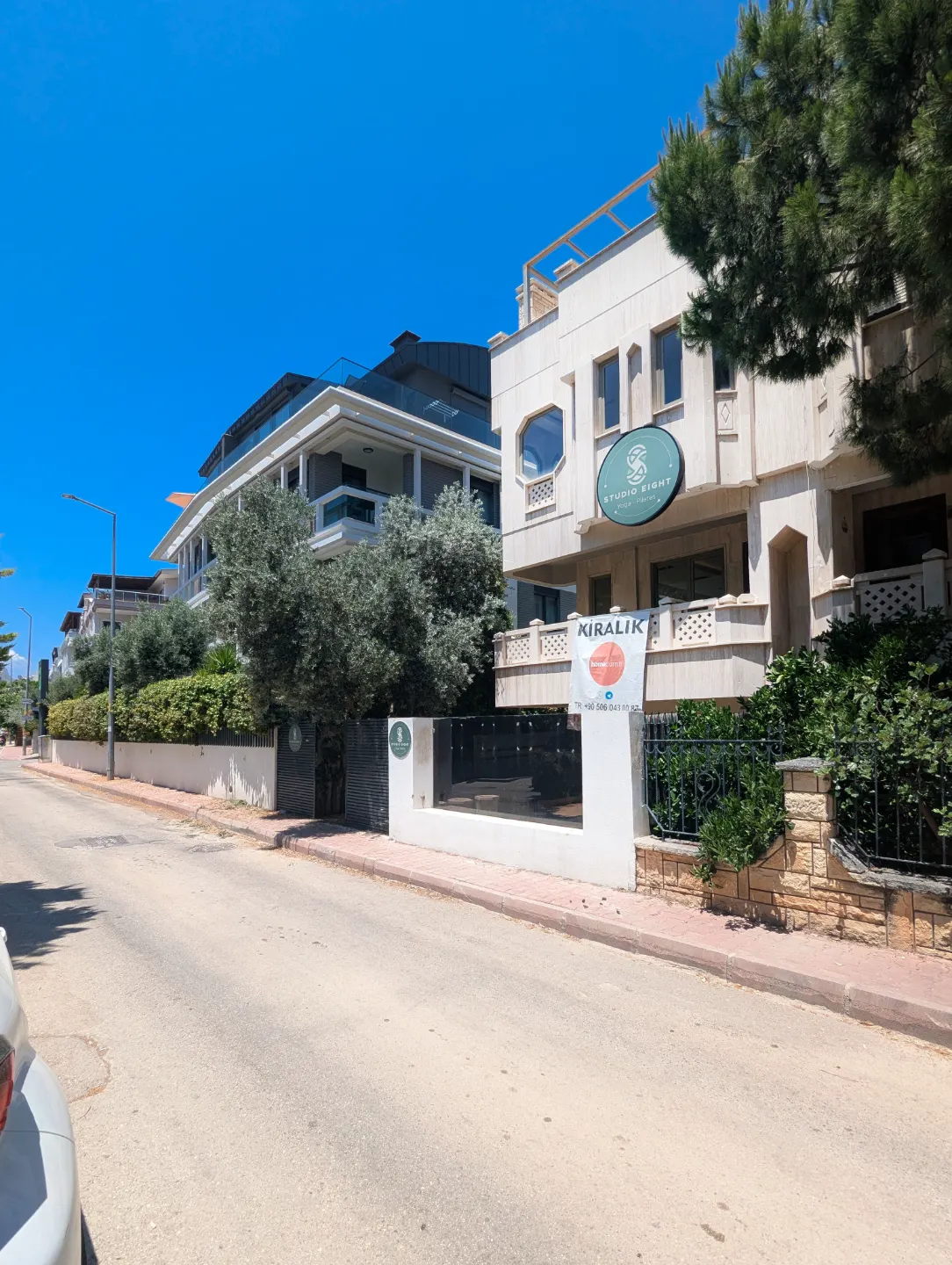 Antalya Lara Barınaklar Bölgesinde Bulunan Komple Kiralık Bina,