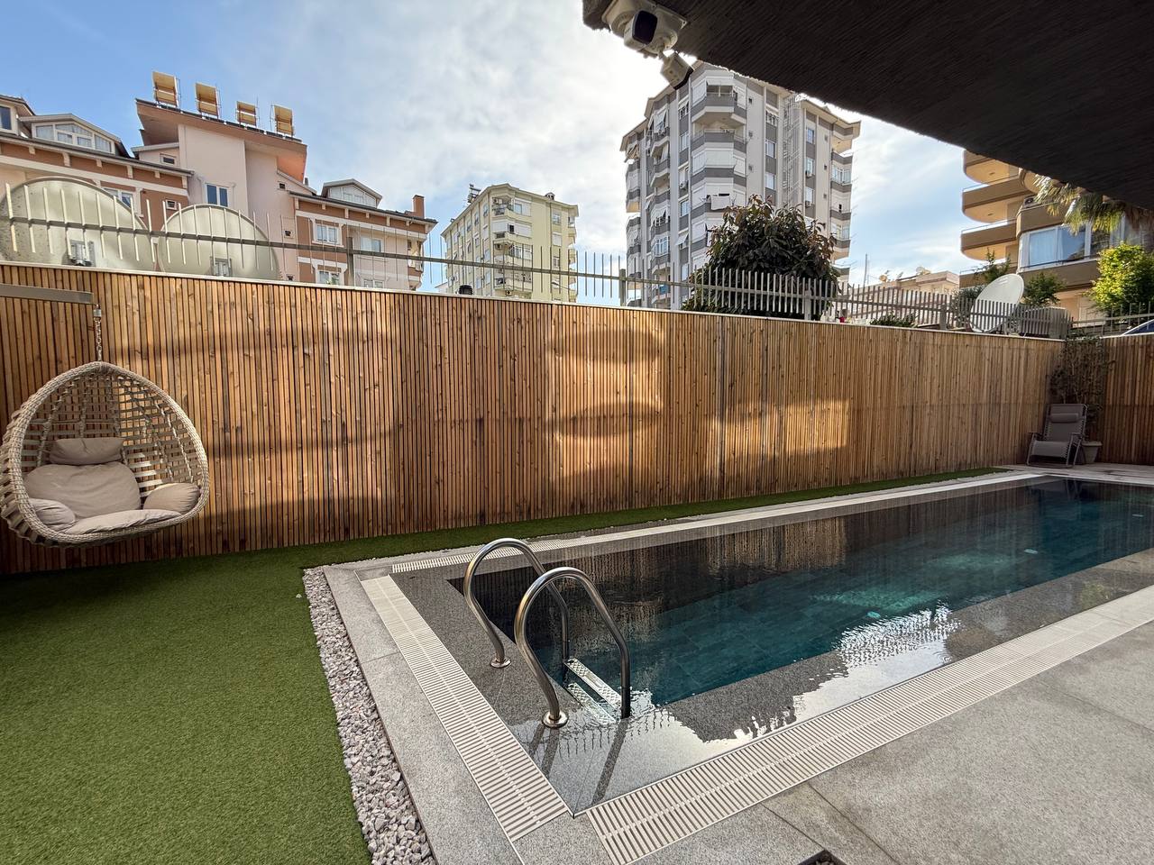 Kleopatra'da Lüks Sitede Eşyalı Satılık 2+1 Daire