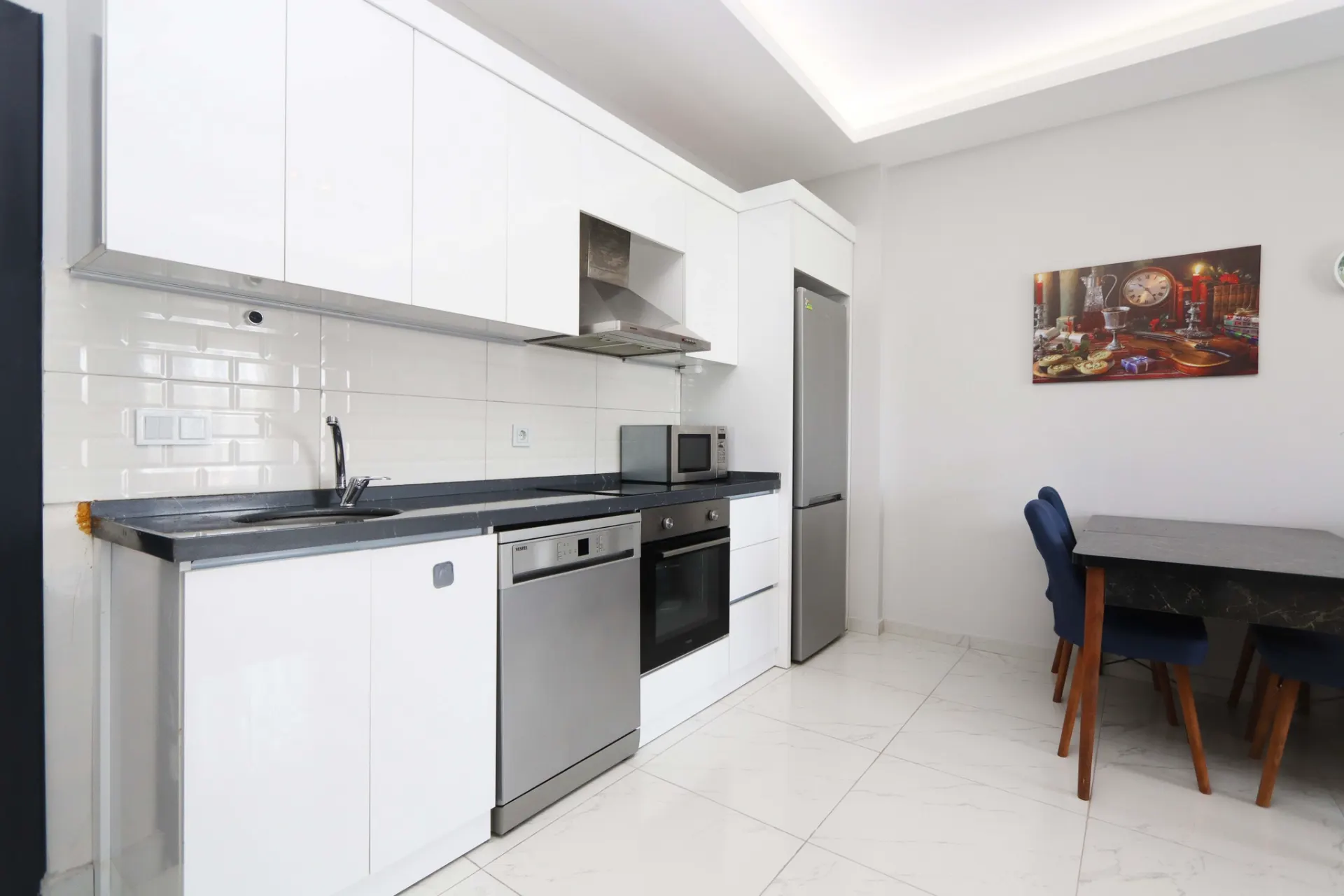 Avsallar'da Deniz Manzaralı Denize Yakın Eşyalı 1+1 Daire