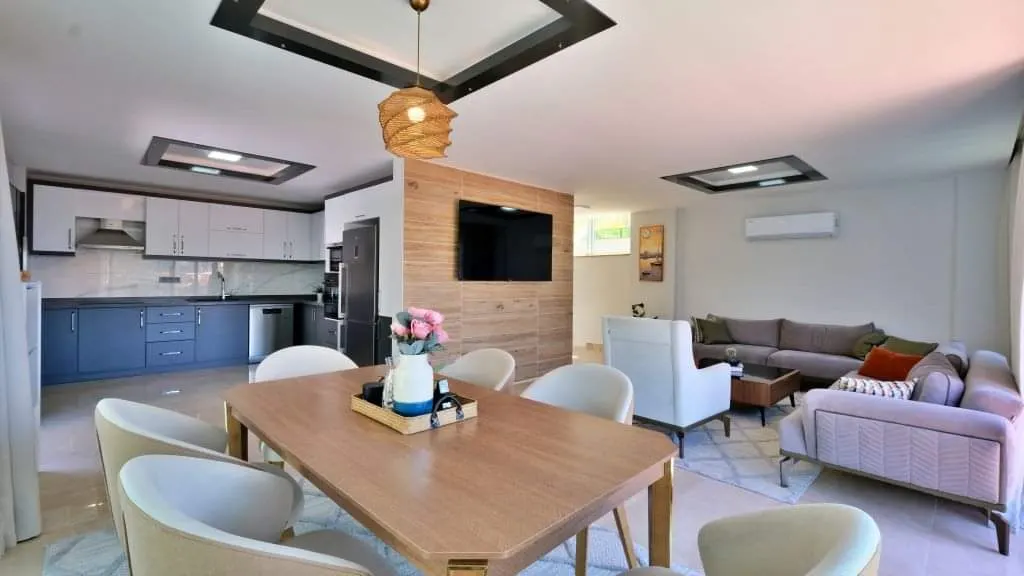 ALANYA BEKTAŞ’TA SATILIK  SİTE İÇERİSİNDE PRESTİJLİ MÜSTAKİL VİLLA