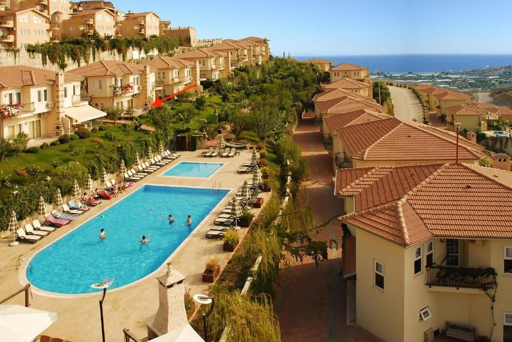 Alanya Goldcity Satılık Deniz manzaralı 3+1 Ikiz Villa