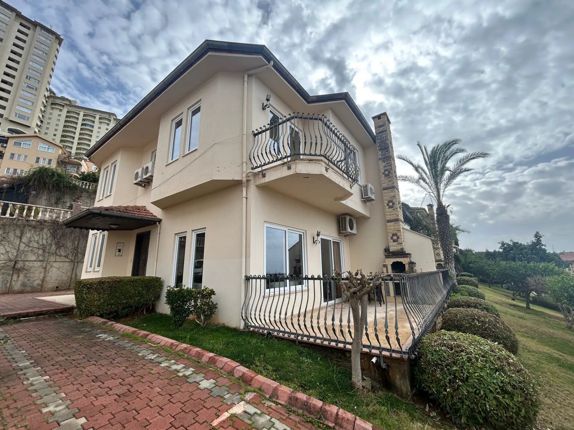 Alanya Goldcity Satılık Deniz manzaralı 3+1 Ikiz Villa