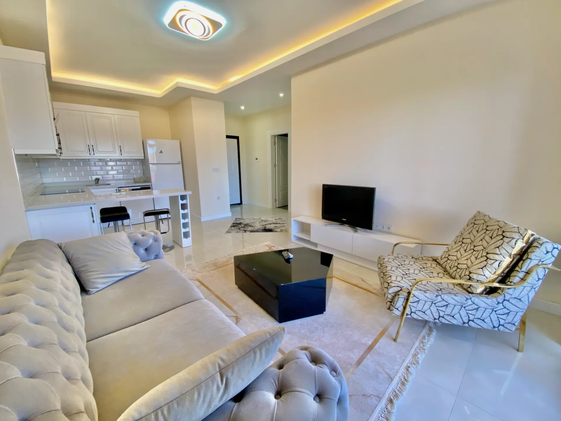 Oba'da TAKSİT İMKANLI Aktiviteli ve Yeni Sitede 1+1 Eşyalı Daire