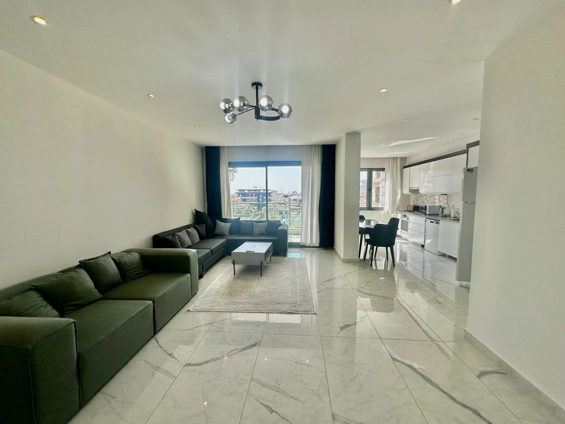 ALANYA MERKEZ'DE SİTE İÇERİSİNDE 2+1 DAİRE