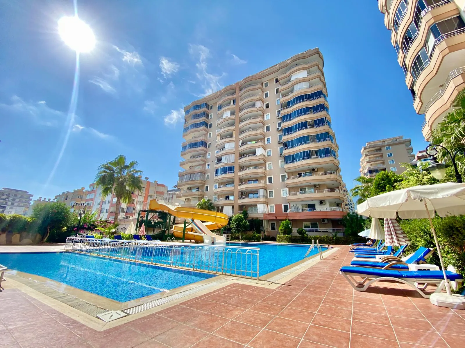ALANYA MAHMUTLARDA HAVUZ MANZARALI 2+1 SATILIK DAİRE
