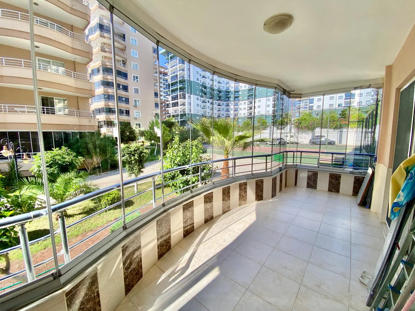 ALANYA MAHMUTLARDA HAVUZ MANZARALI 2+1 SATILIK DAİRE