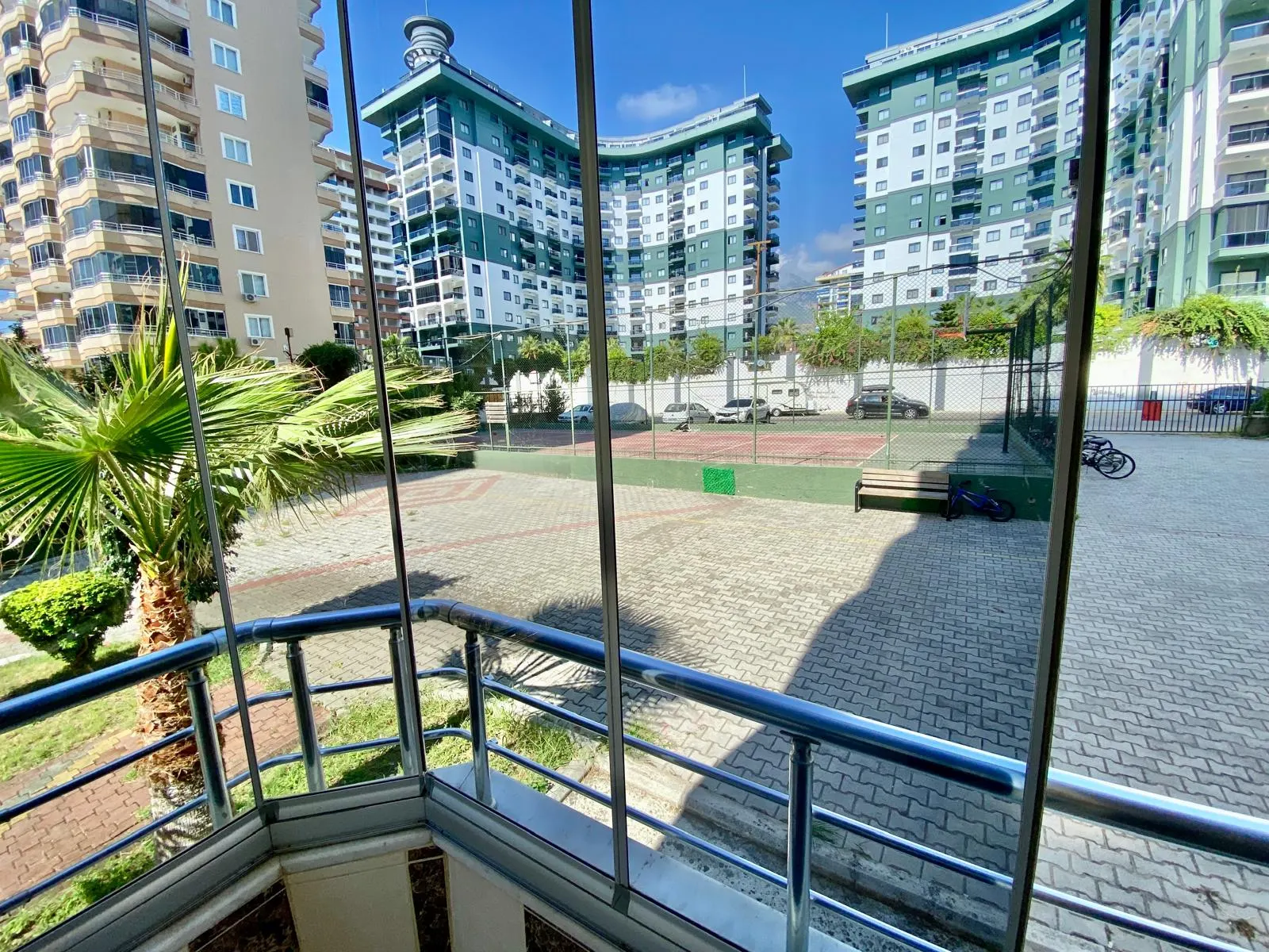 ALANYA MAHMUTLARDA HAVUZ MANZARALI 2+1 SATILIK DAİRE