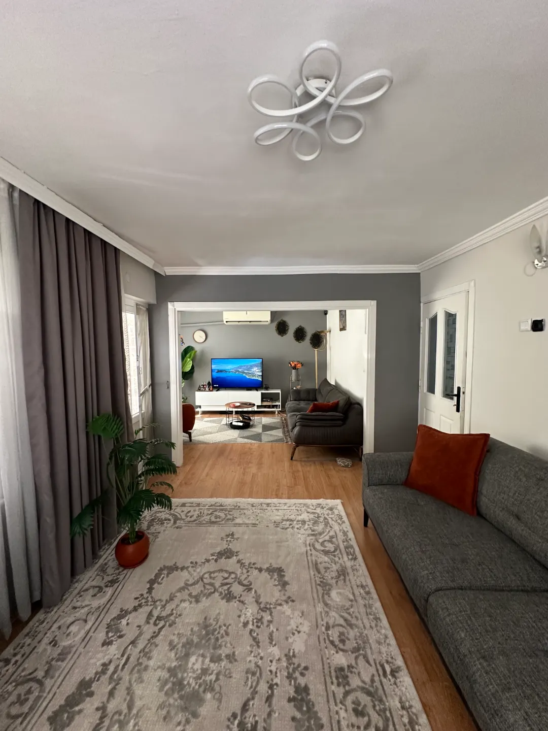 Çaybaşı Mahallesi'nde Merkezi Konumda Satılık Geniş 2+1 Daire