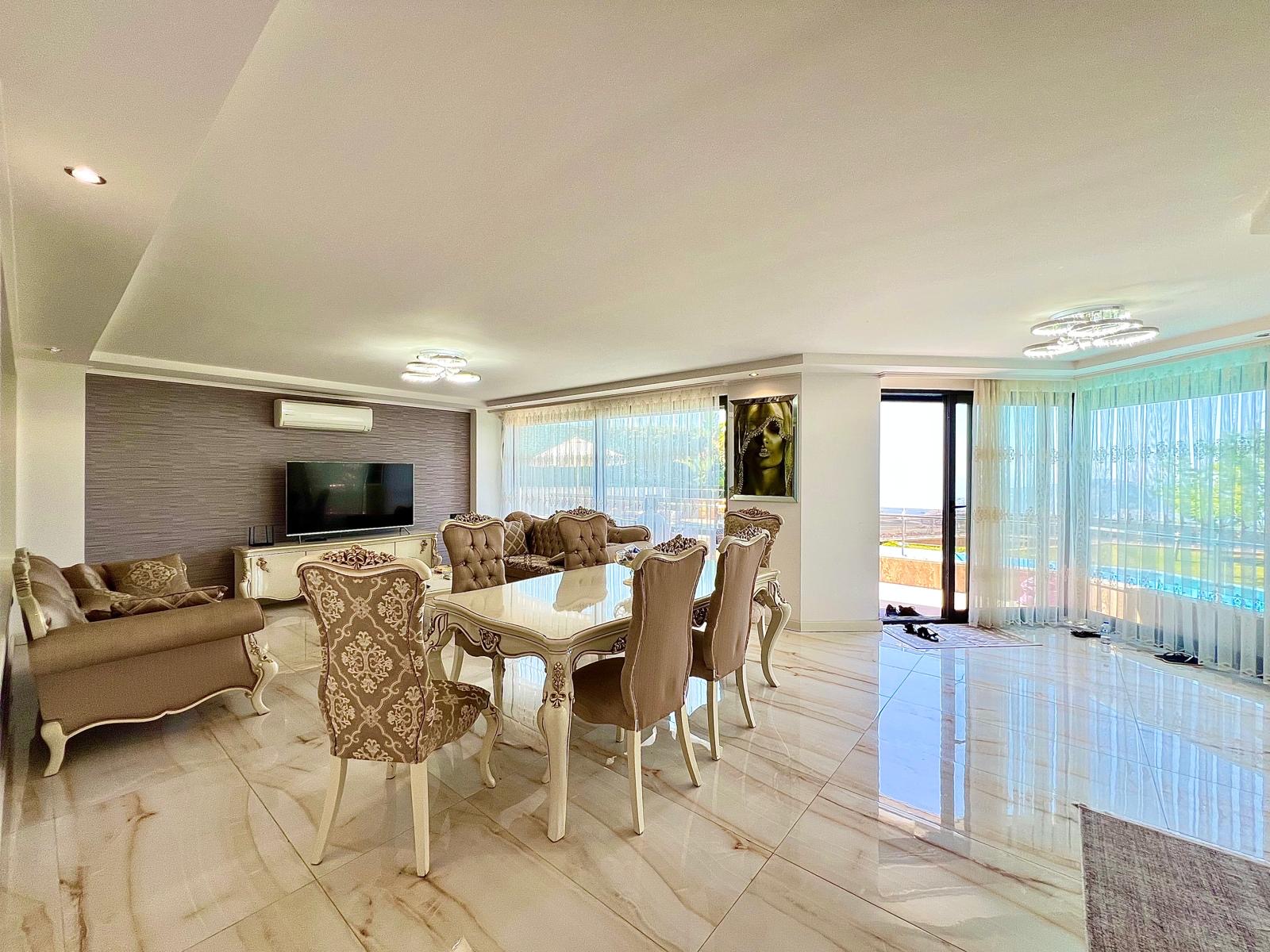 Antalya Alanya'da Satılık Lüks Villa
