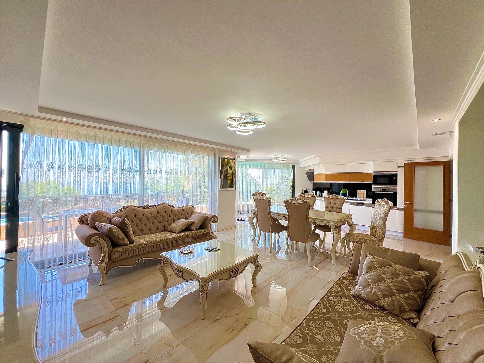 Antalya Alanya'da Satılık Lüks Villa