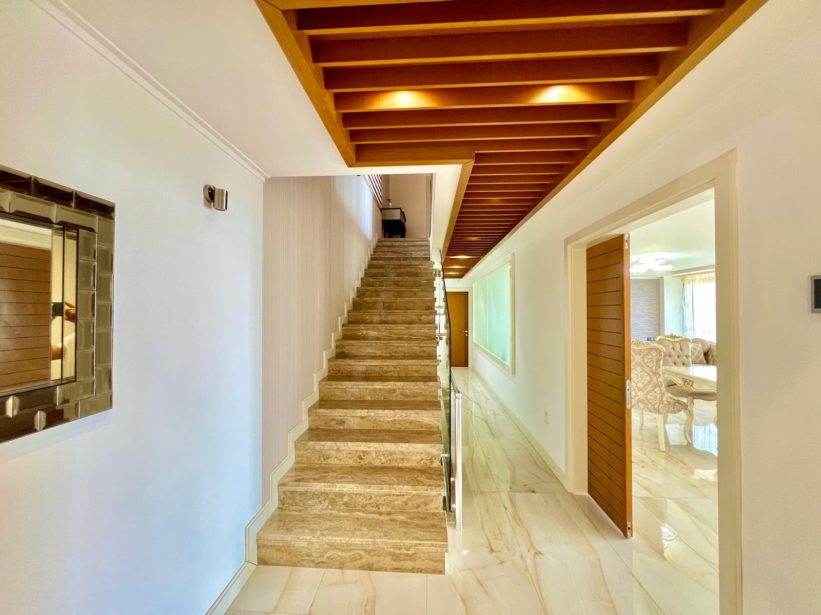 Antalya Alanya'da Satılık Lüks Villa