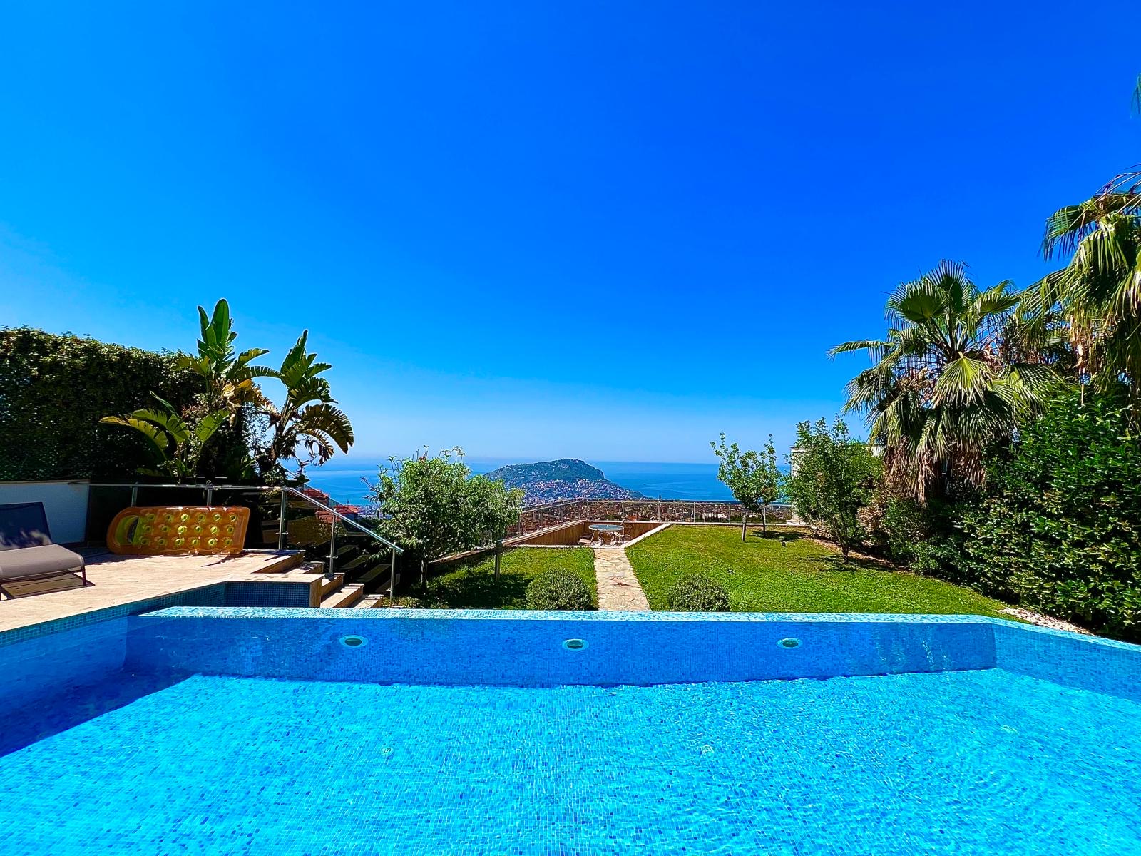Antalya Alanya'da Satılık Lüks Villa