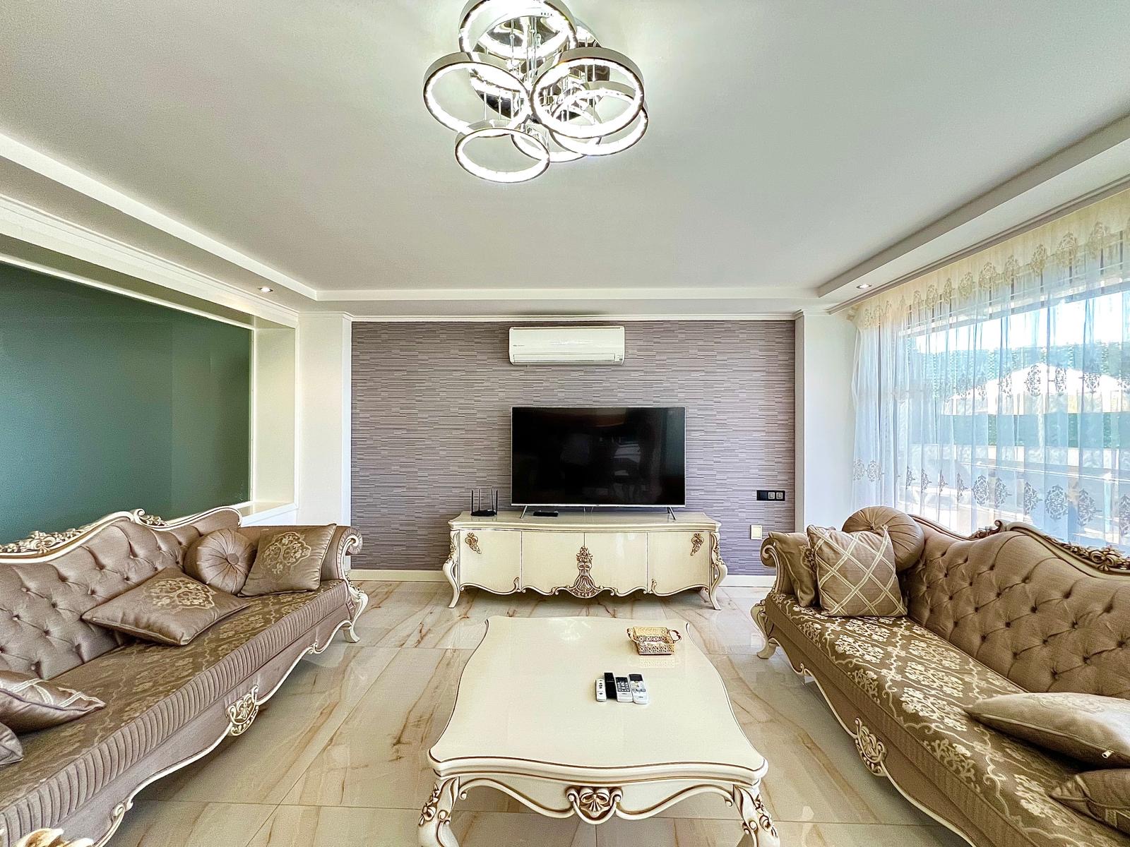Antalya Alanya'da Satılık Lüks Villa