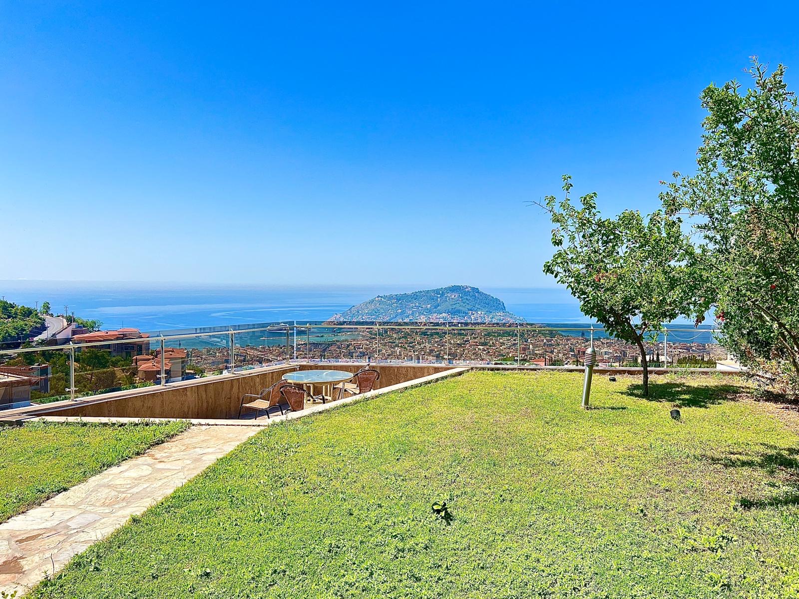 Antalya Alanya'da Satılık Lüks Villa