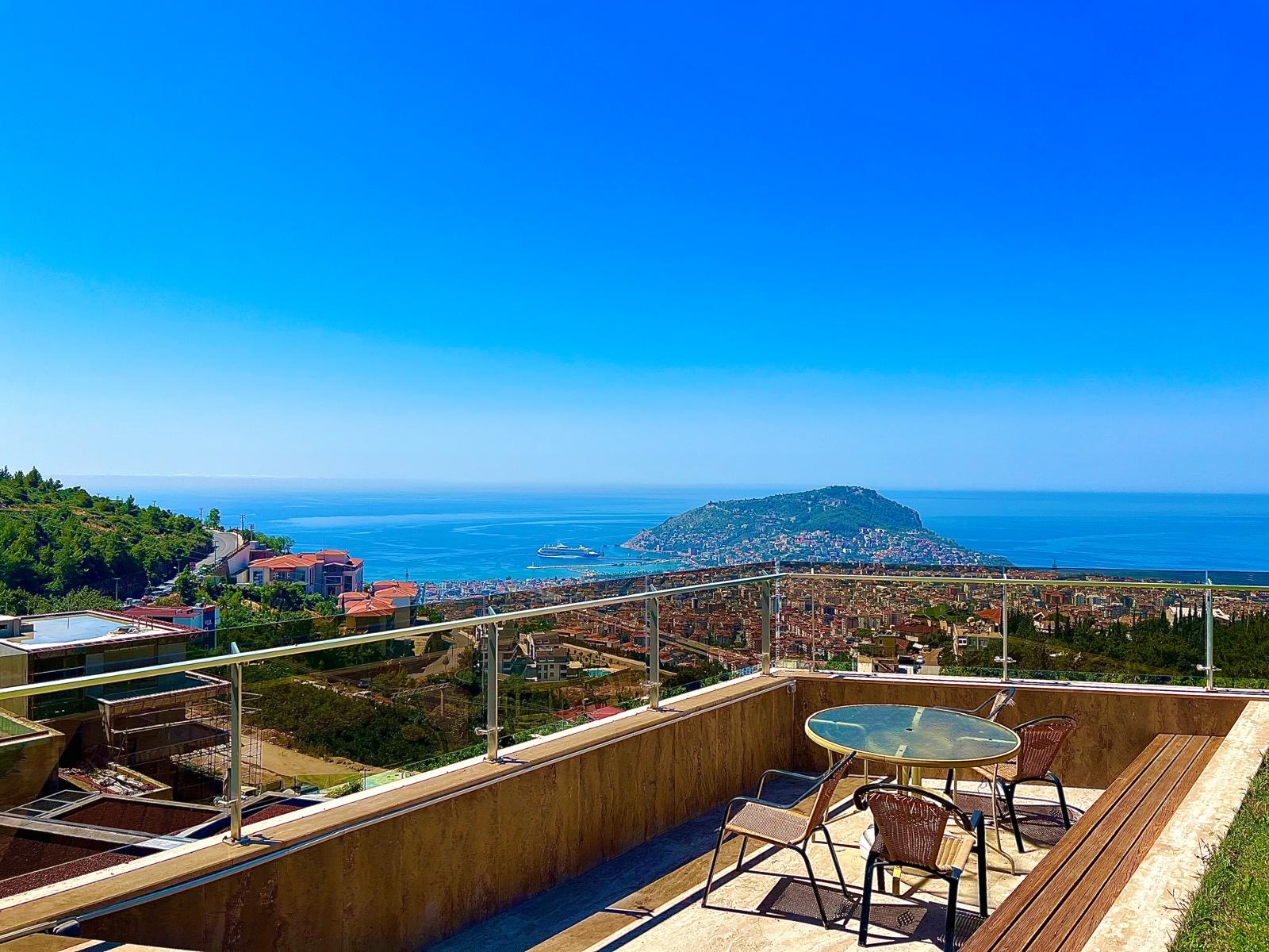 Antalya Alanya'da Satılık Lüks Villa