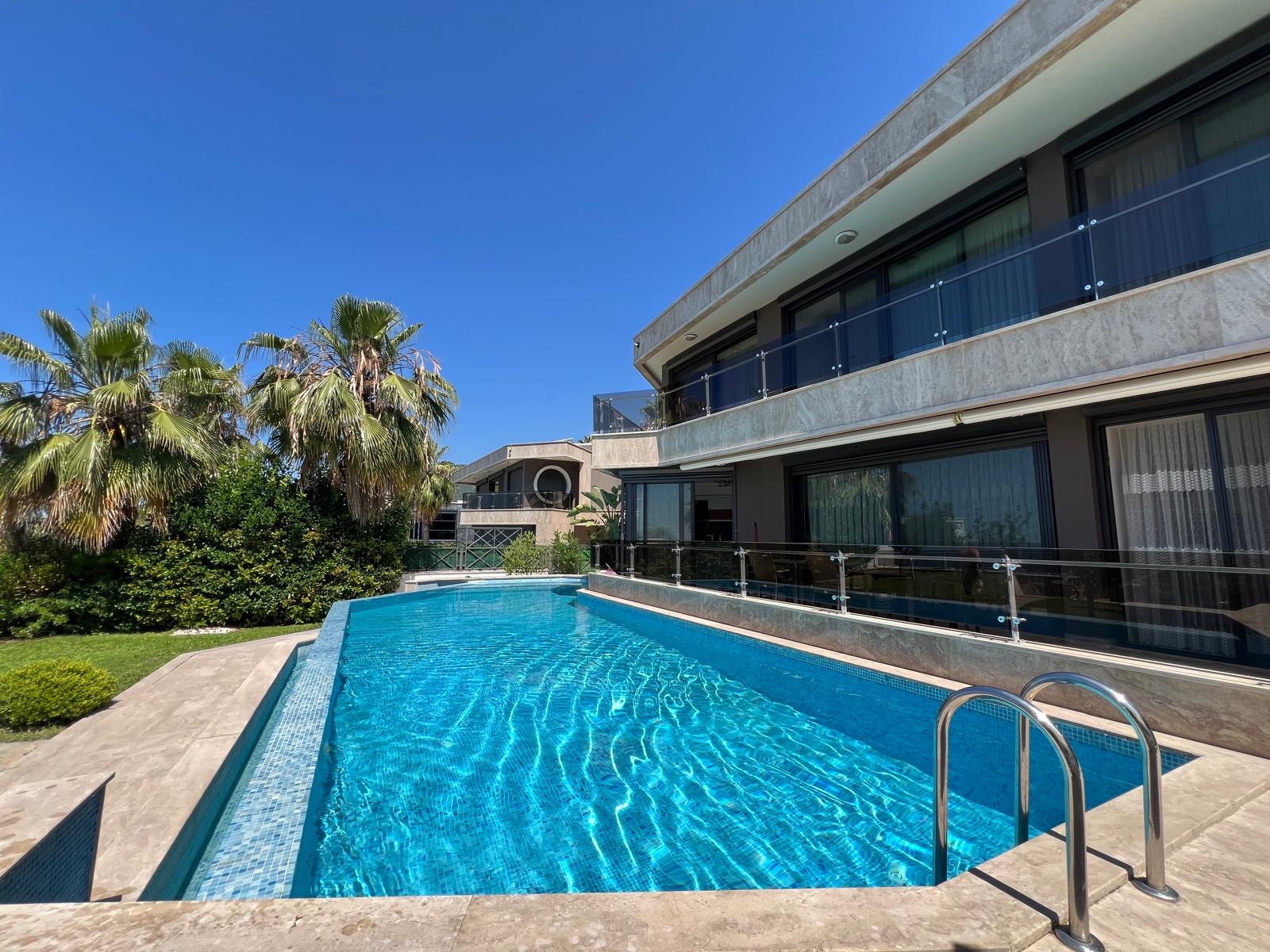 Antalya Alanya'da Satılık Lüks Villa