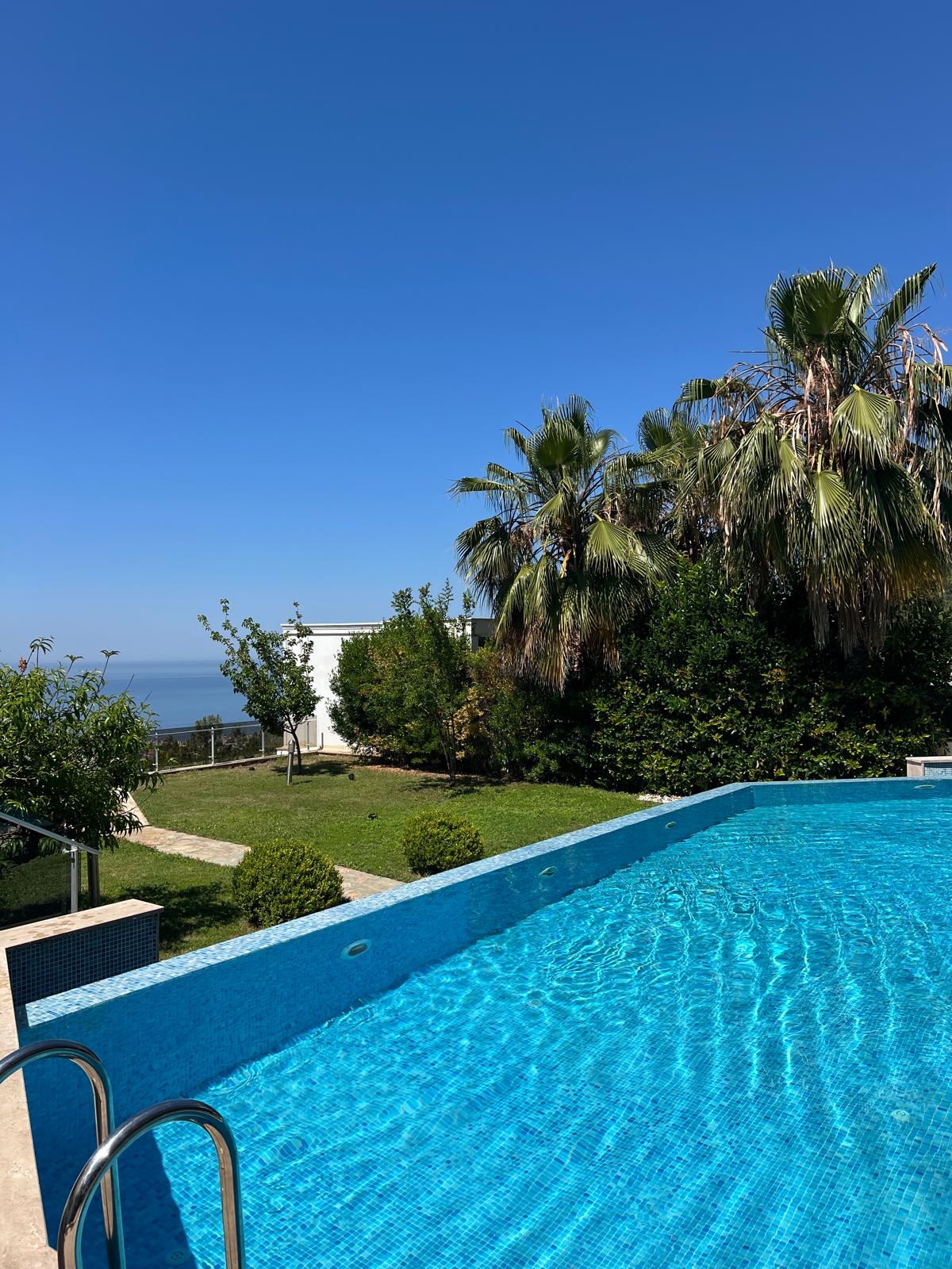 Antalya Alanya'da Satılık Lüks Villa
