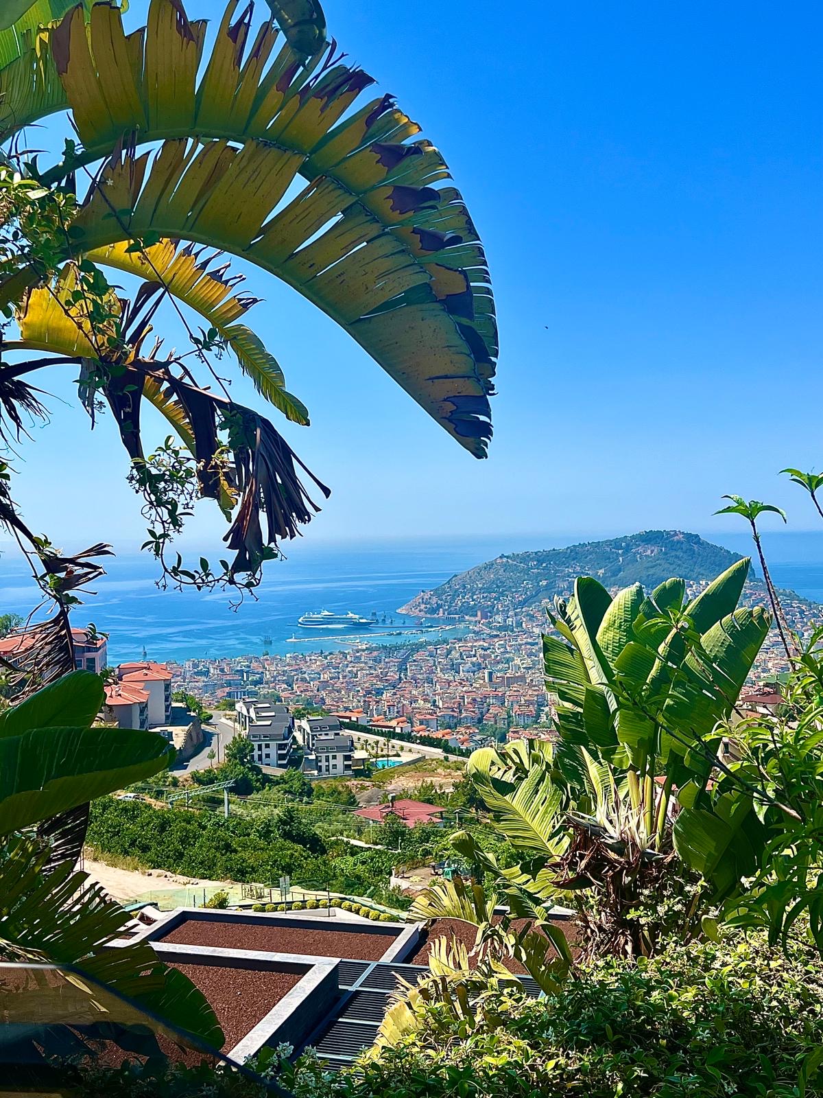 Antalya Alanya'da Satılık Lüks Villa