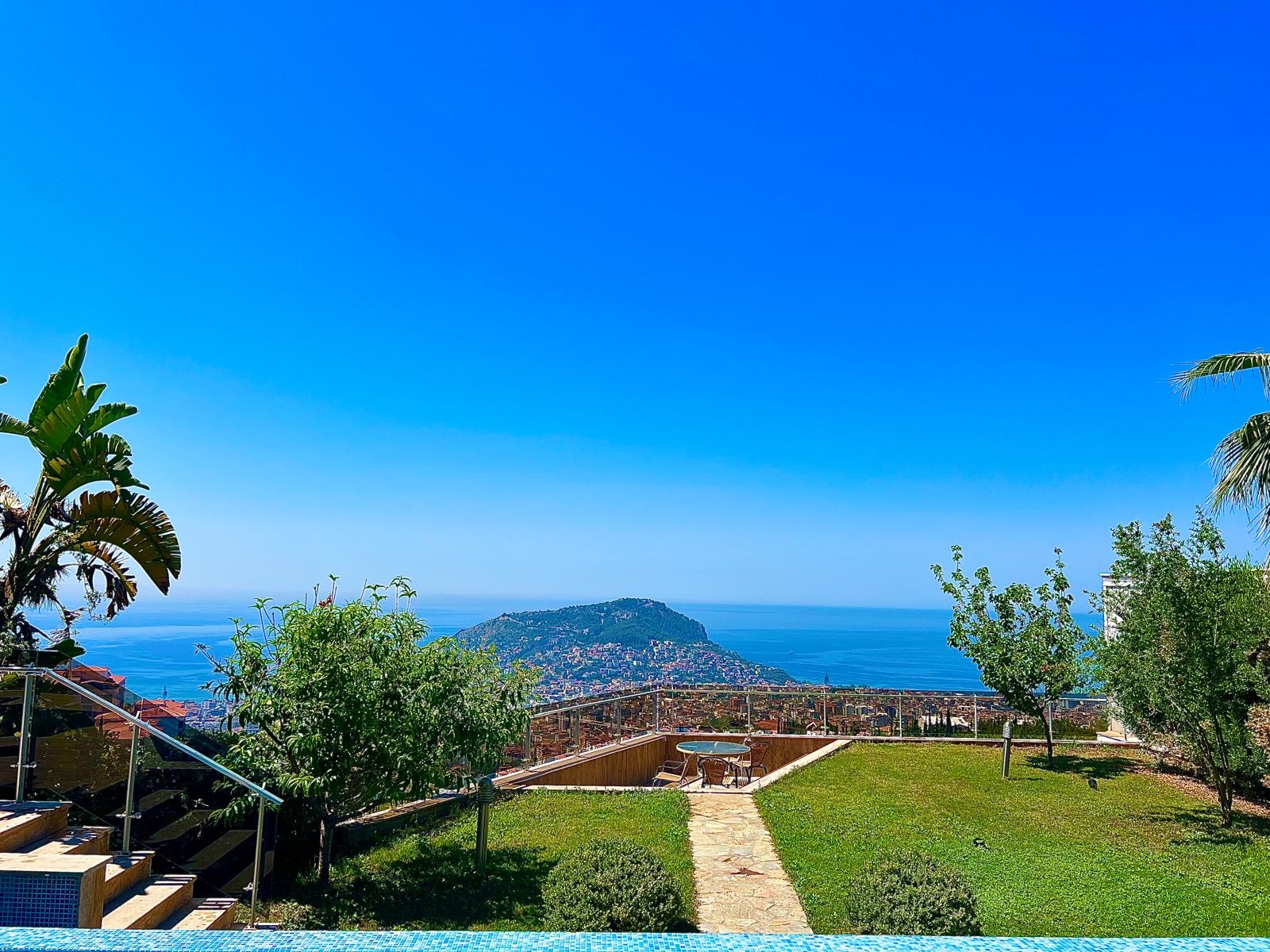Antalya Alanya'da Satılık Lüks Villa