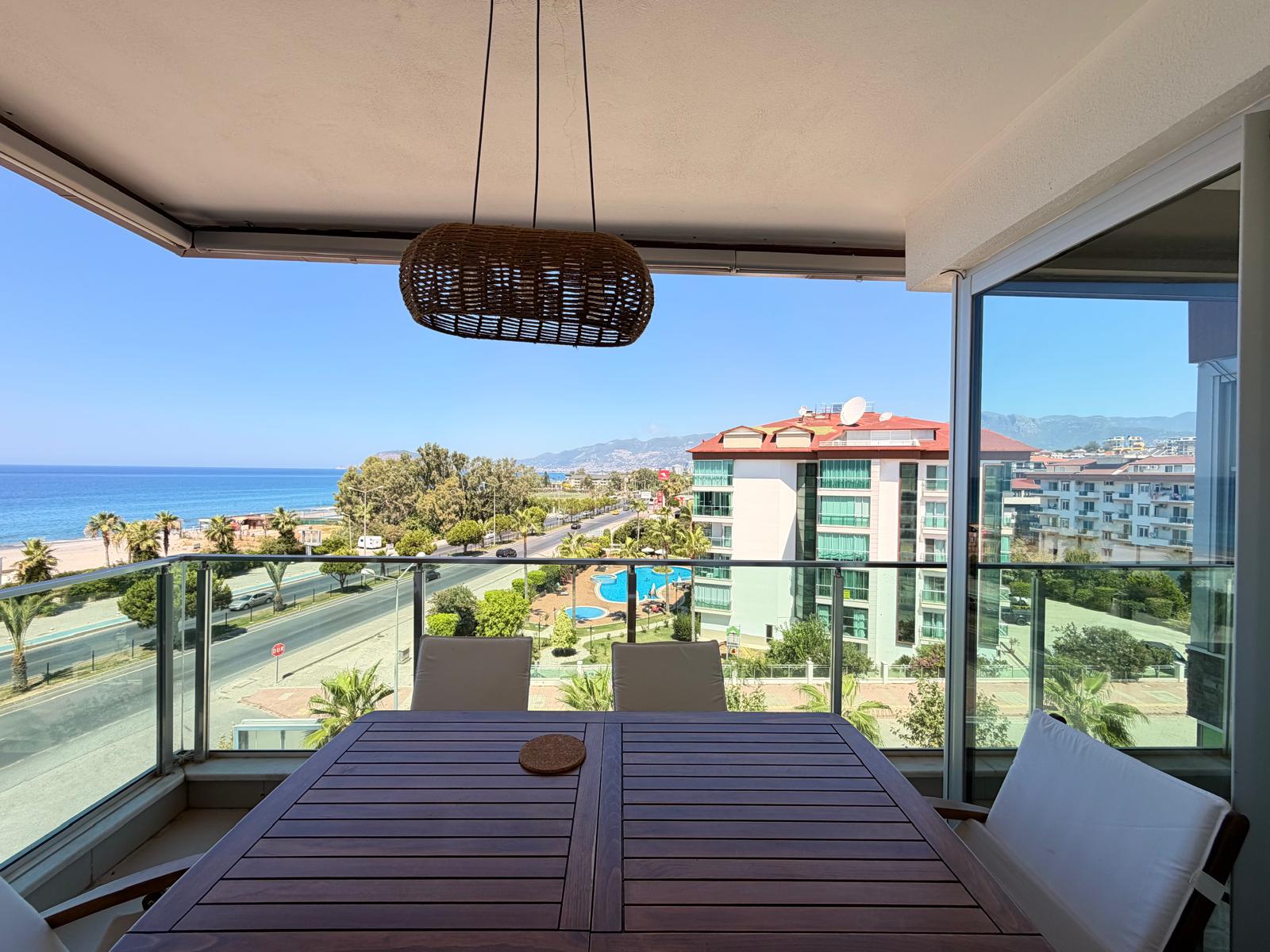 Antalya Kestel'de Denize Sıfır Satılık Dubleks Daire