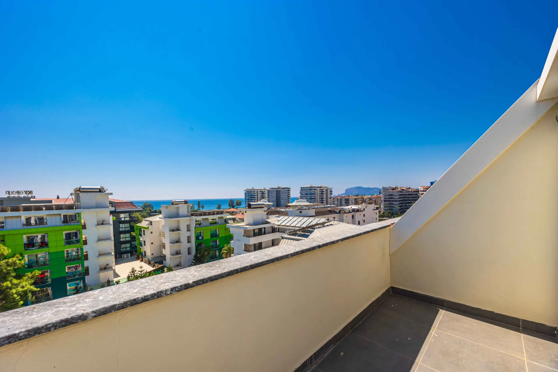 Antalya Alanya'da Deniz Manzaralı Satılık 2+1 Daire
