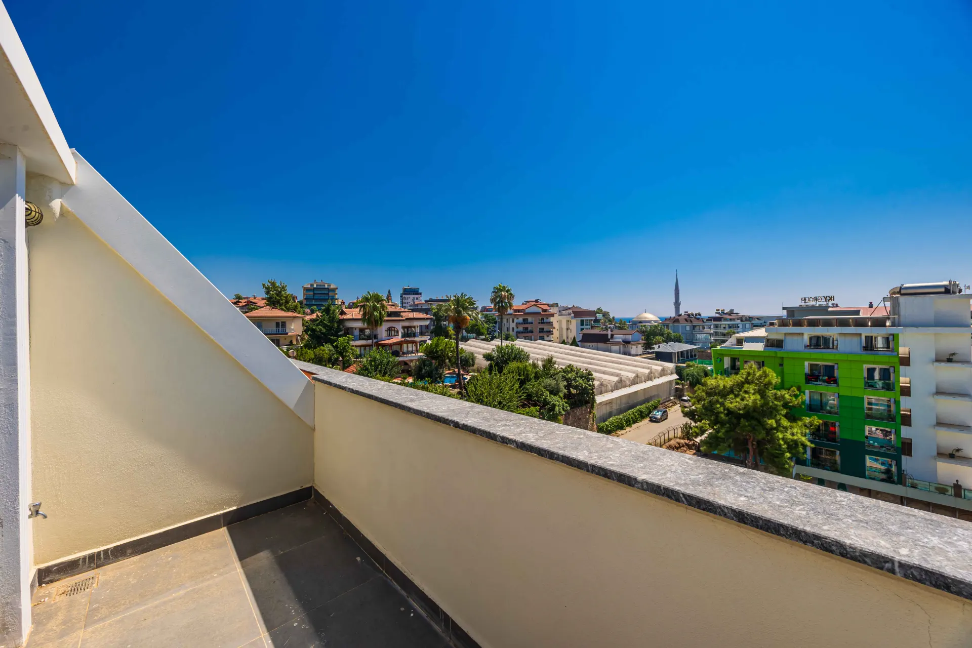 Antalya Alanya'da Deniz Manzaralı Satılık 2+1 Daire