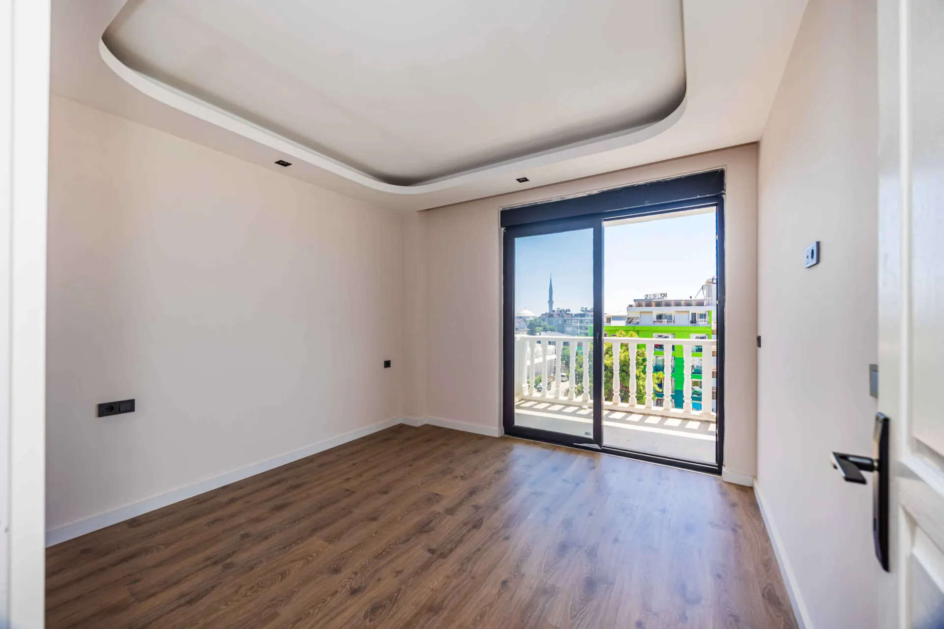 Antalya Alanya'da Deniz Manzaralı Satılık 2+1 Daire