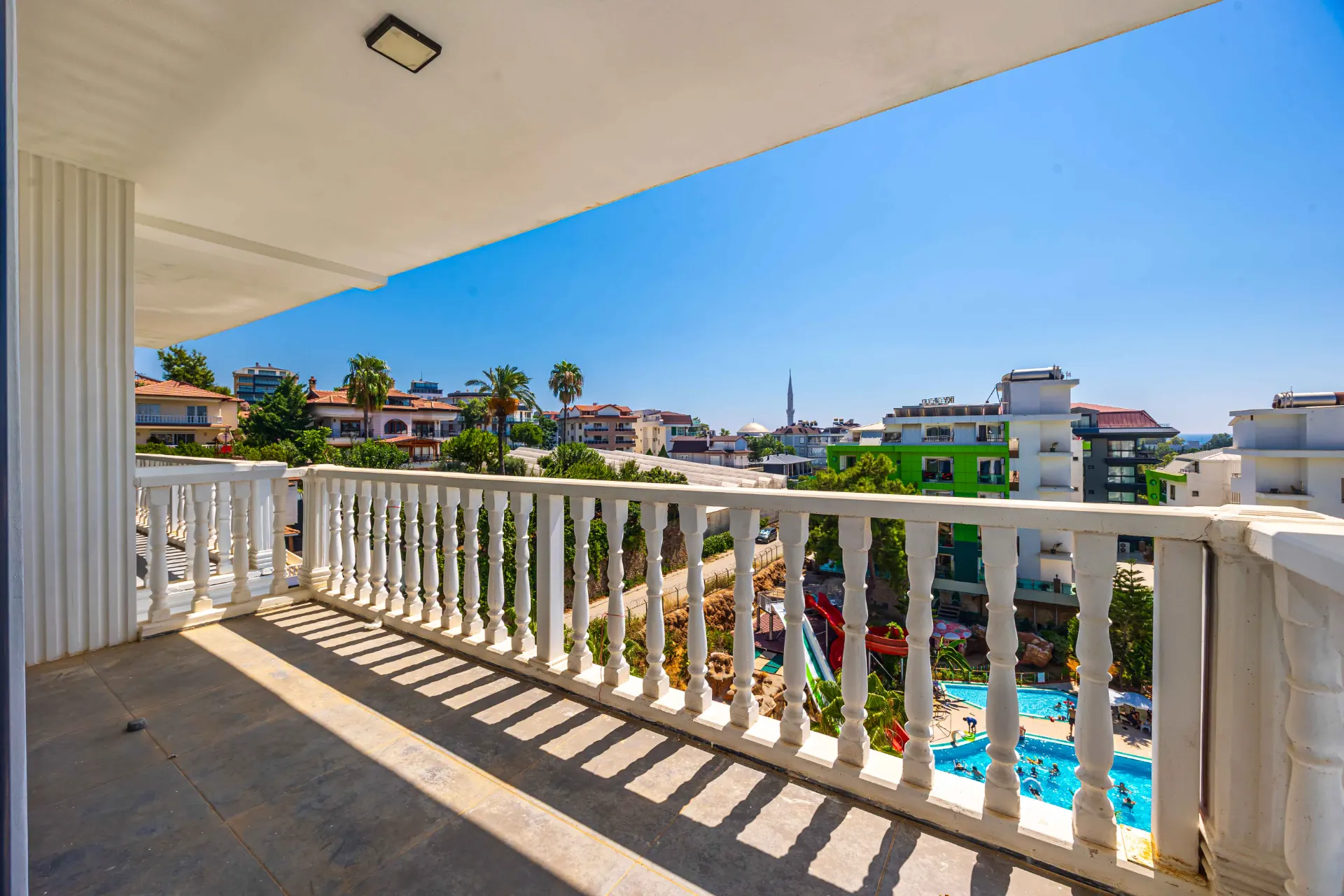 Antalya Alanya'da Deniz Manzaralı Satılık 2+1 Daire