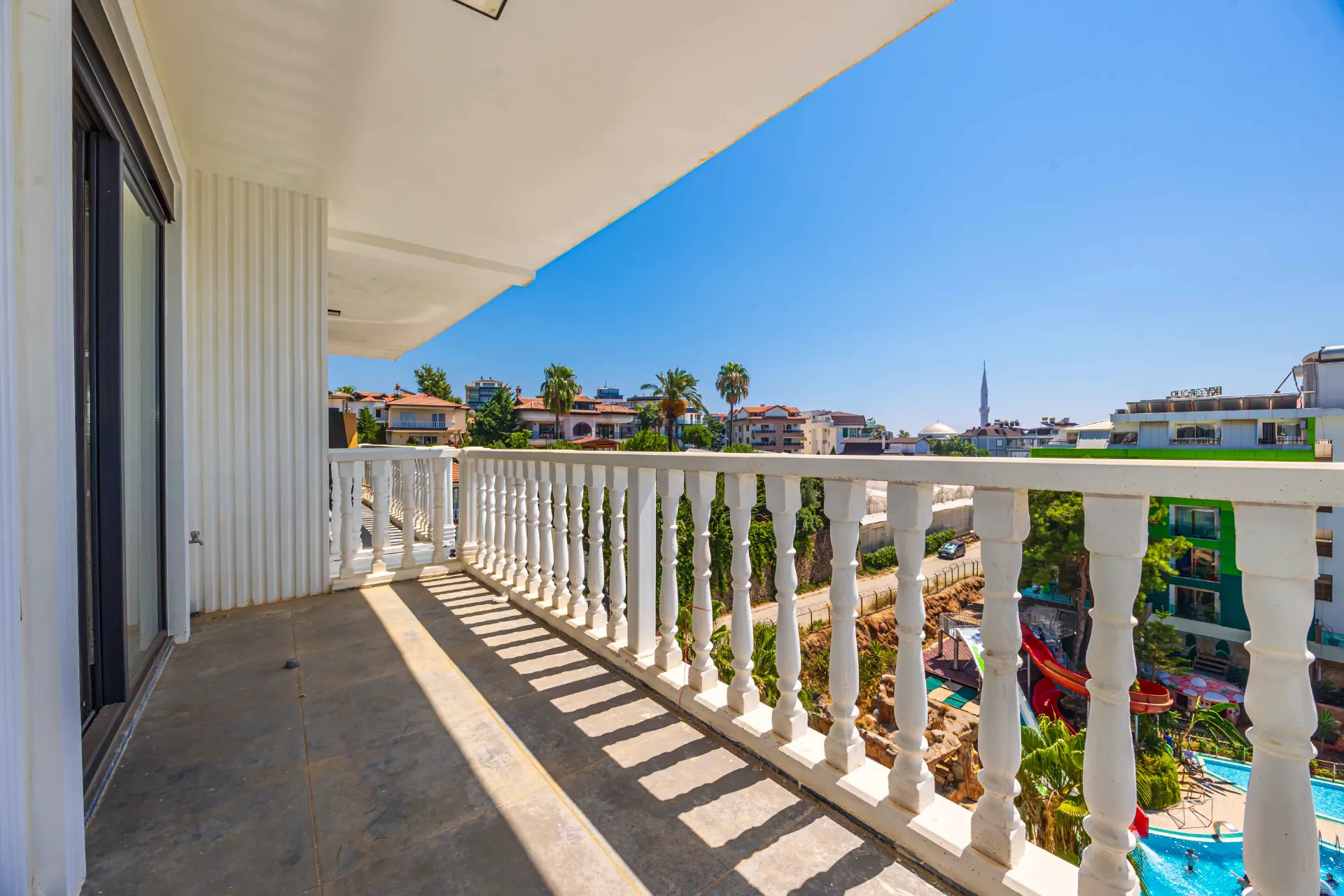 Antalya Alanya'da Deniz Manzaralı Satılık 2+1 Daire