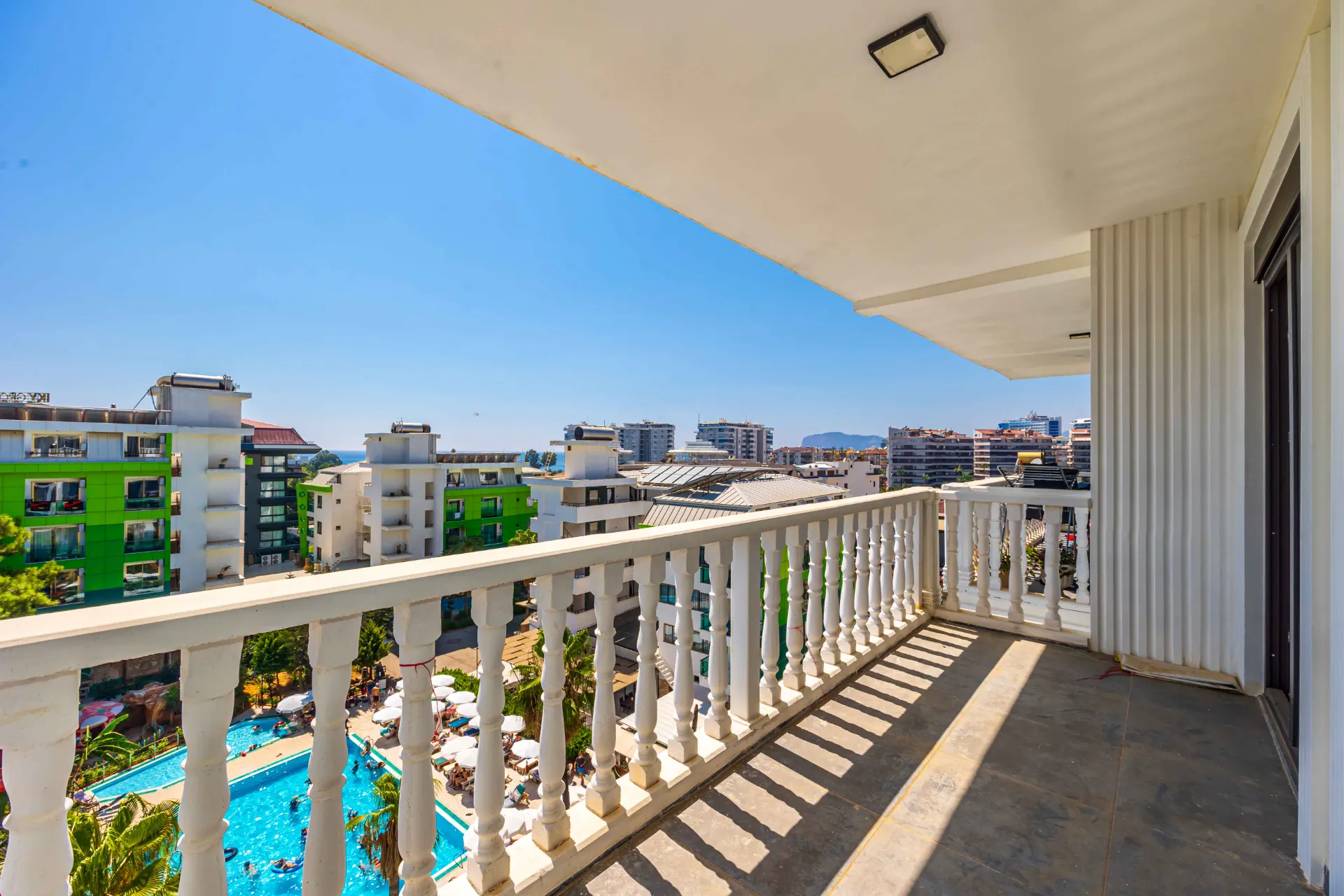 Antalya Alanya'da Deniz Manzaralı Satılık 2+1 Daire