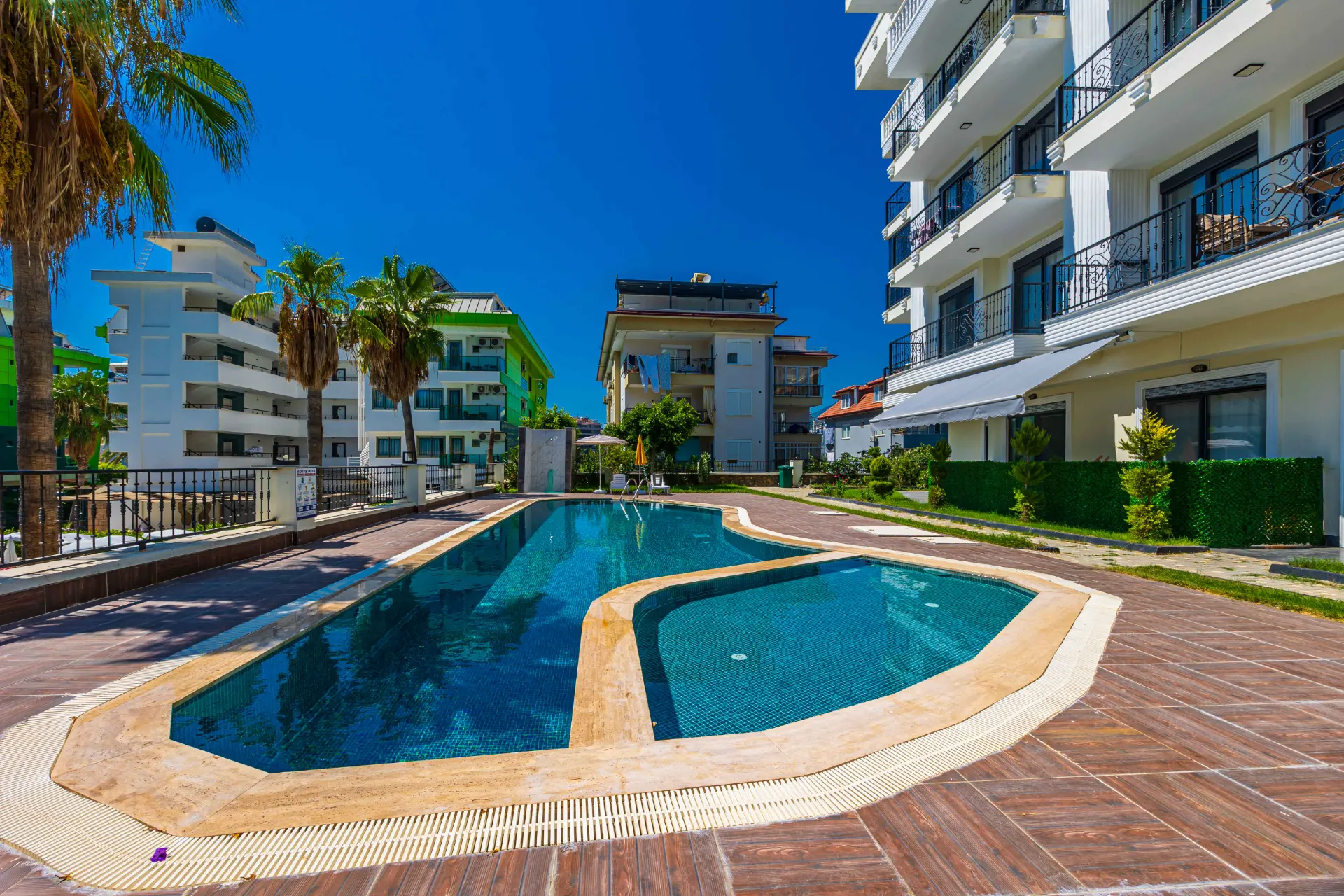 Antalya Alanya'da Deniz Manzaralı Satılık 2+1 Daire