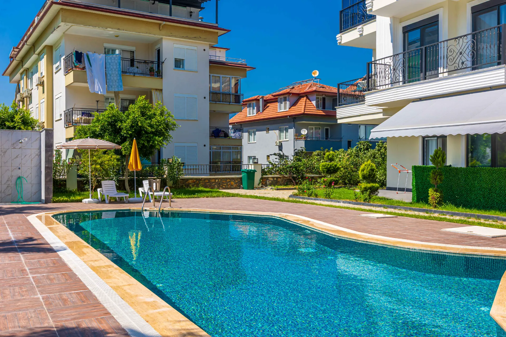 Antalya Alanya'da Deniz Manzaralı Satılık 2+1 Daire