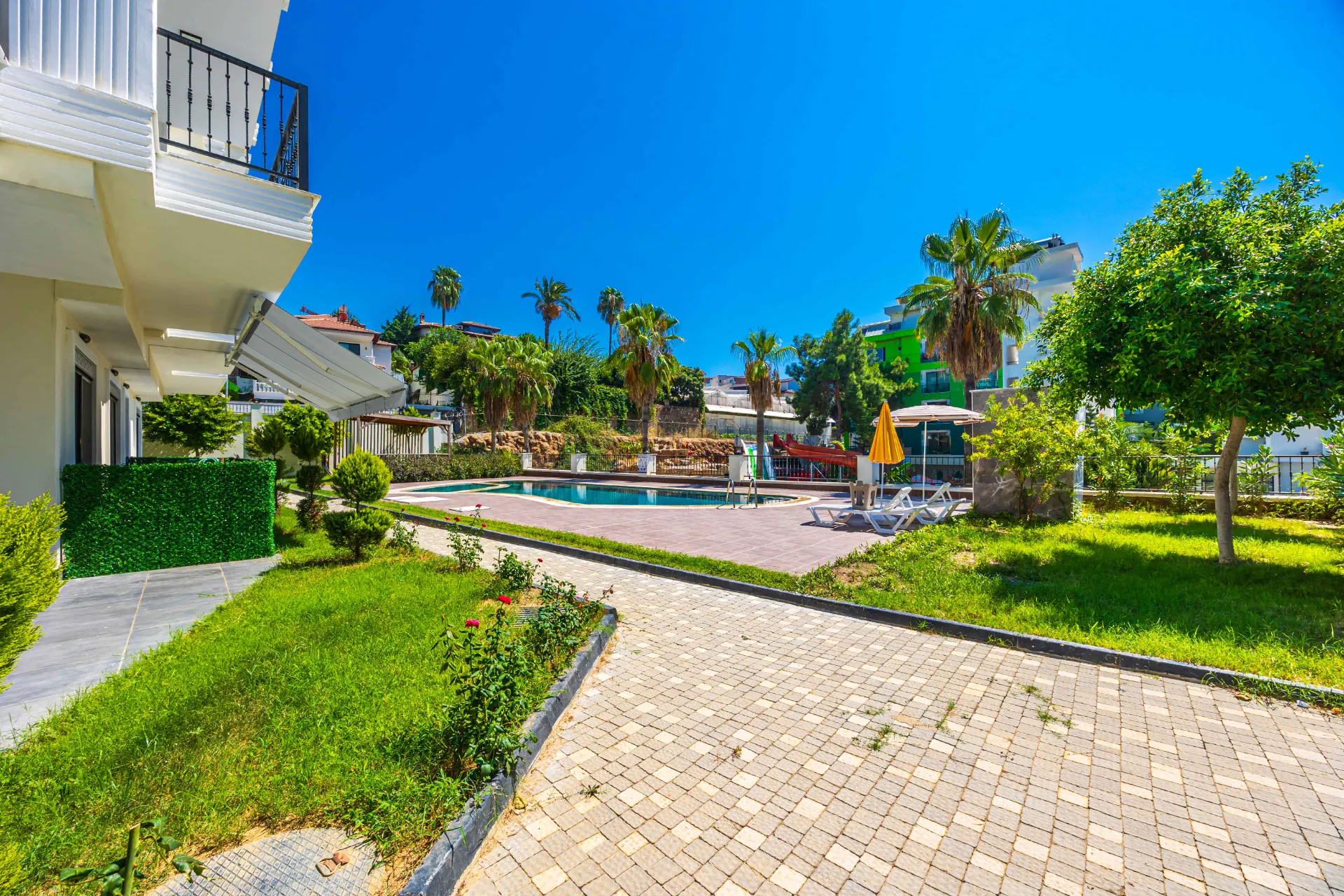 Antalya Alanya'da Deniz Manzaralı Satılık 2+1 Daire