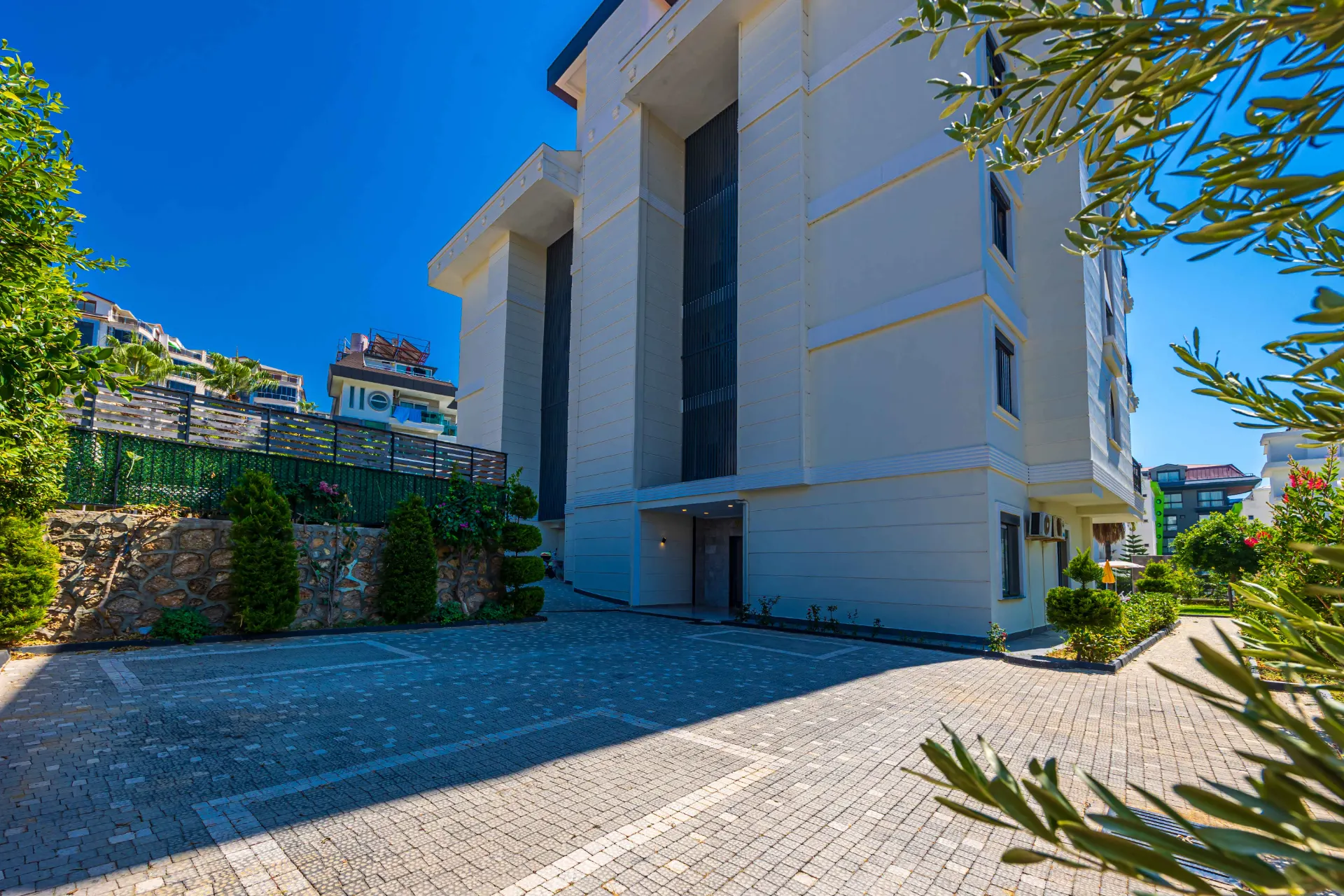 Antalya Alanya'da Deniz Manzaralı Satılık 2+1 Daire